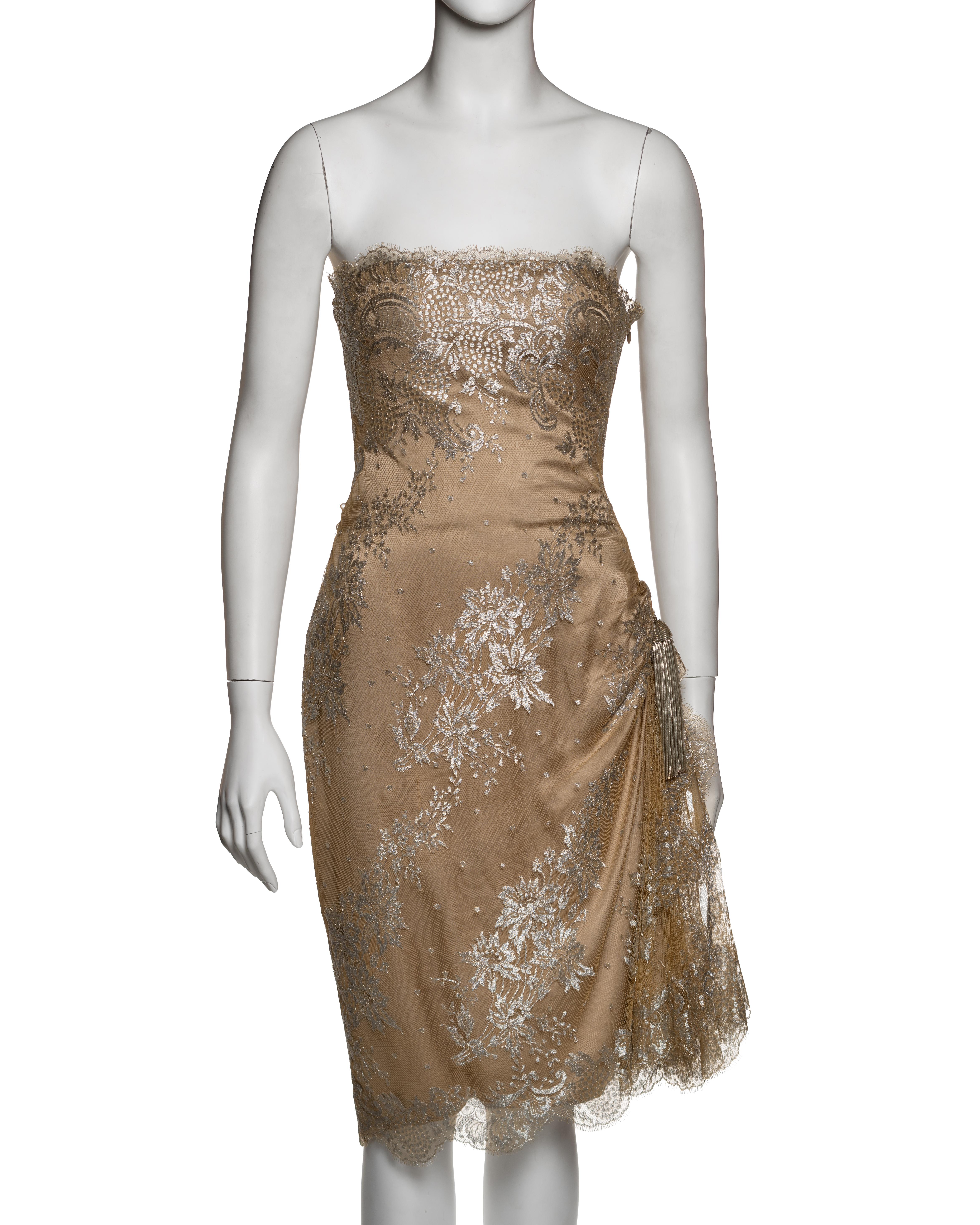 Vestido de encaje metalizado Givenchy by Alexander McQueen Haute Couture, FW 1998 Marrón en venta