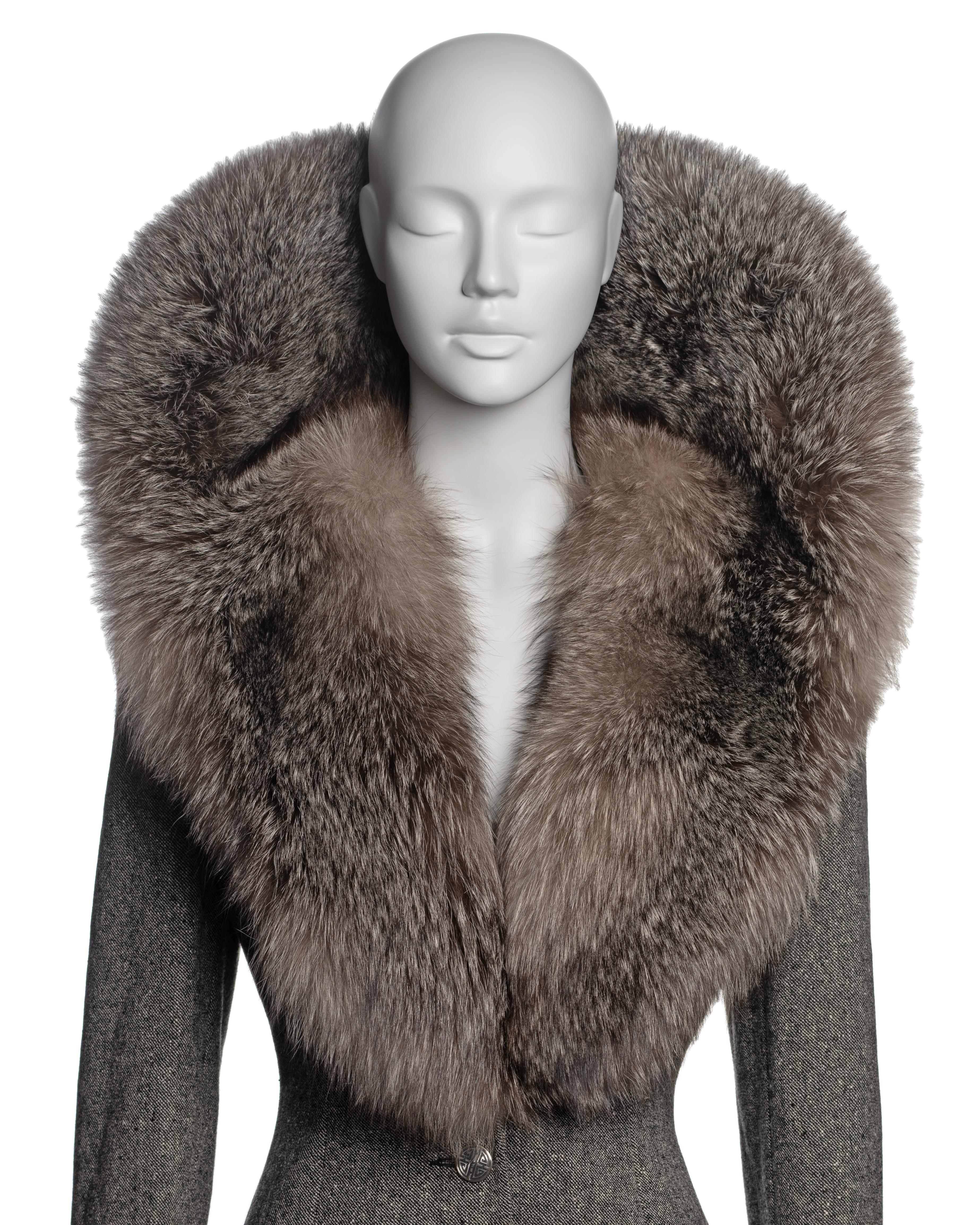 Givenchy by Alexander McQueen Tweed-Jacke mit übergroßem Pelzkragen in Übergröße, H/W 1998 (Grau)