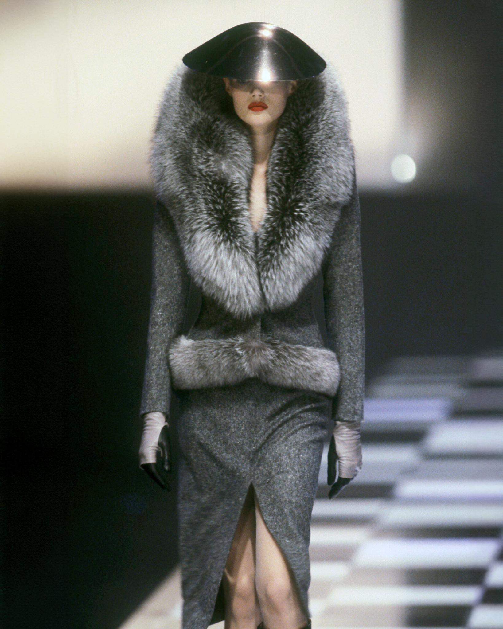 Givenchy by Alexander McQueen Tweed-Jacke mit übergroßem Pelzkragen in Übergröße, H/W 1998 Damen