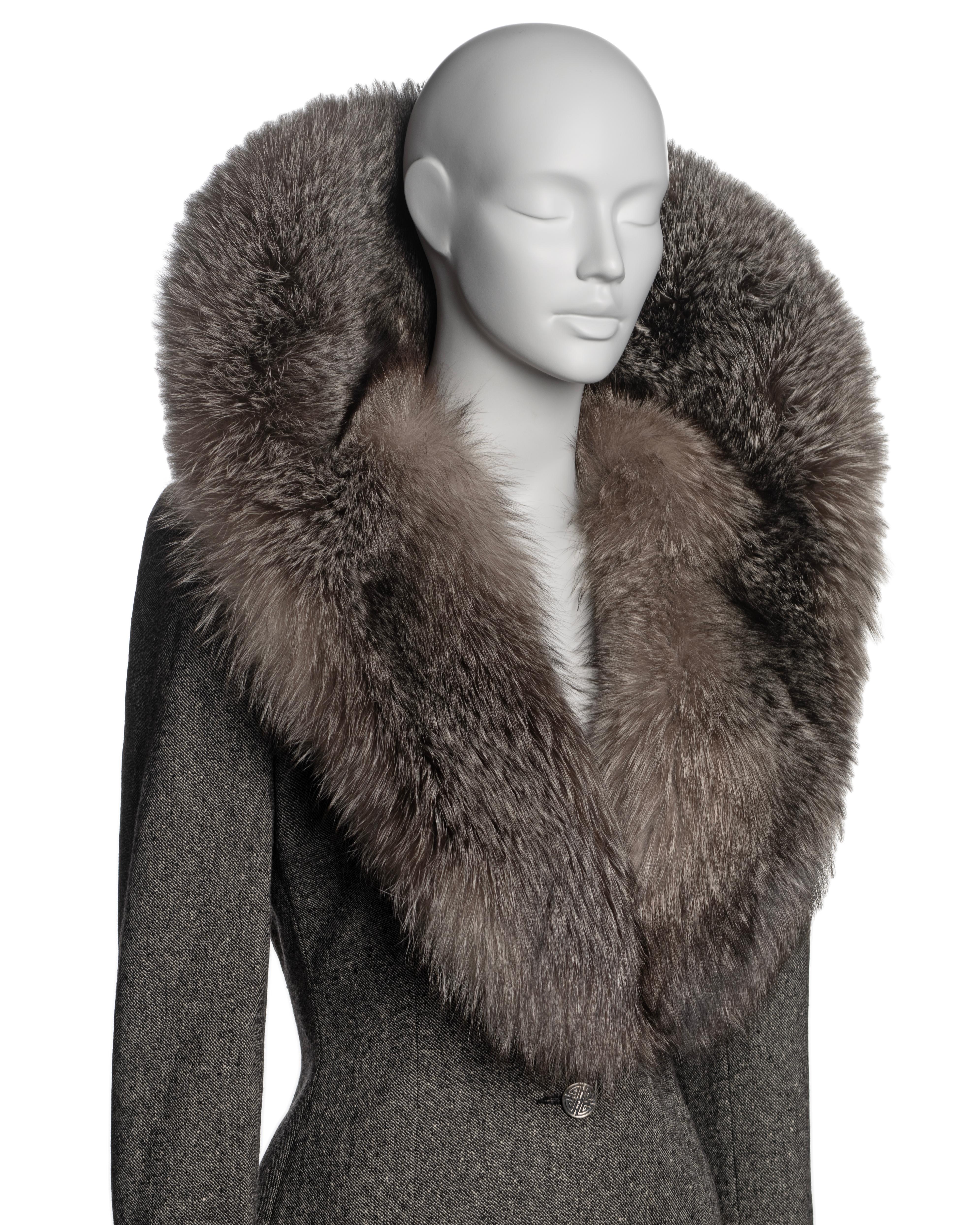 Givenchy by Alexander McQueen Tweed-Jacke mit übergroßem Pelzkragen in Übergröße, H/W 1998 2