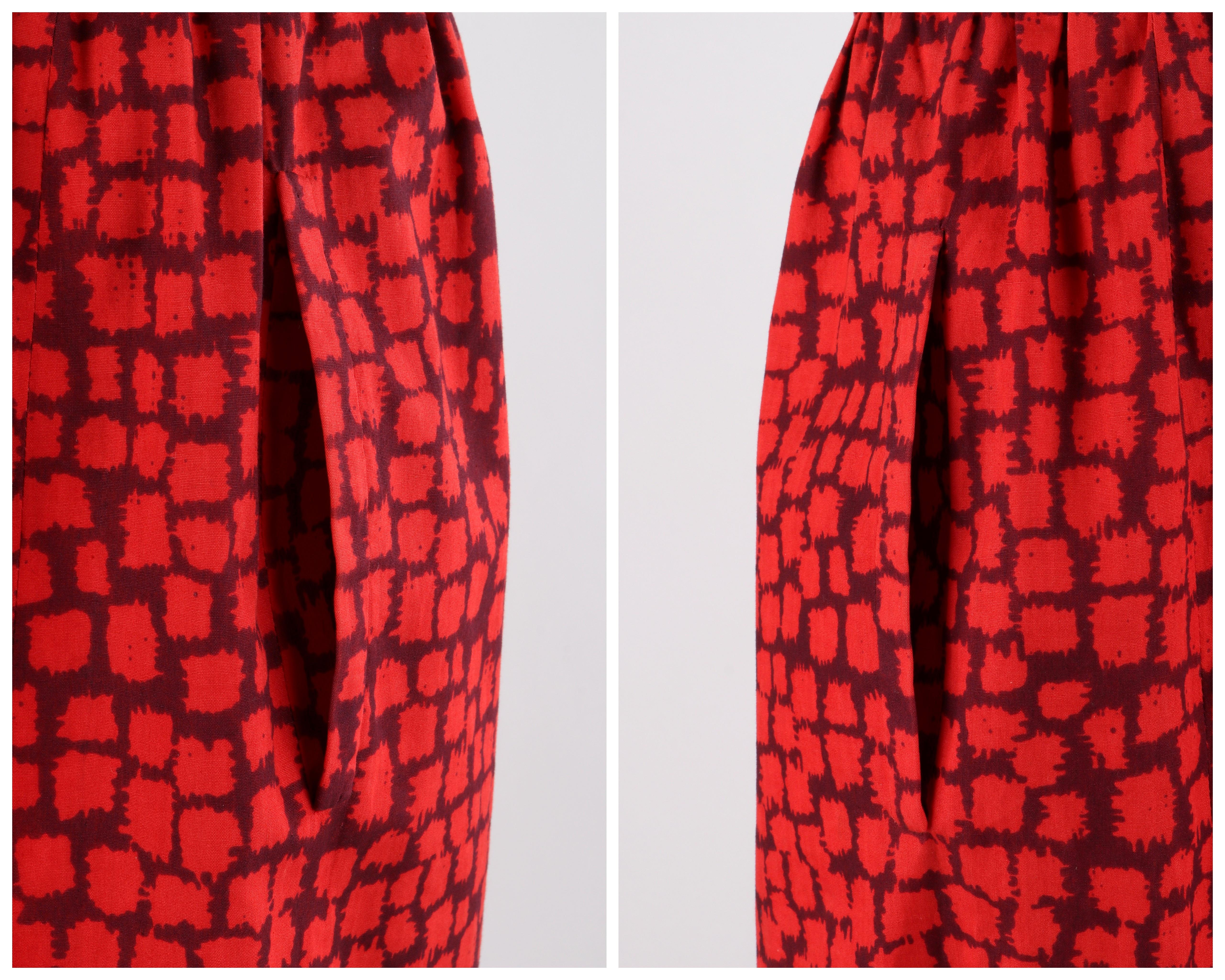 GIVENCHY Jupe longue à fronces géométriques rouges Couture numérotée des années 1970 en vente 2
