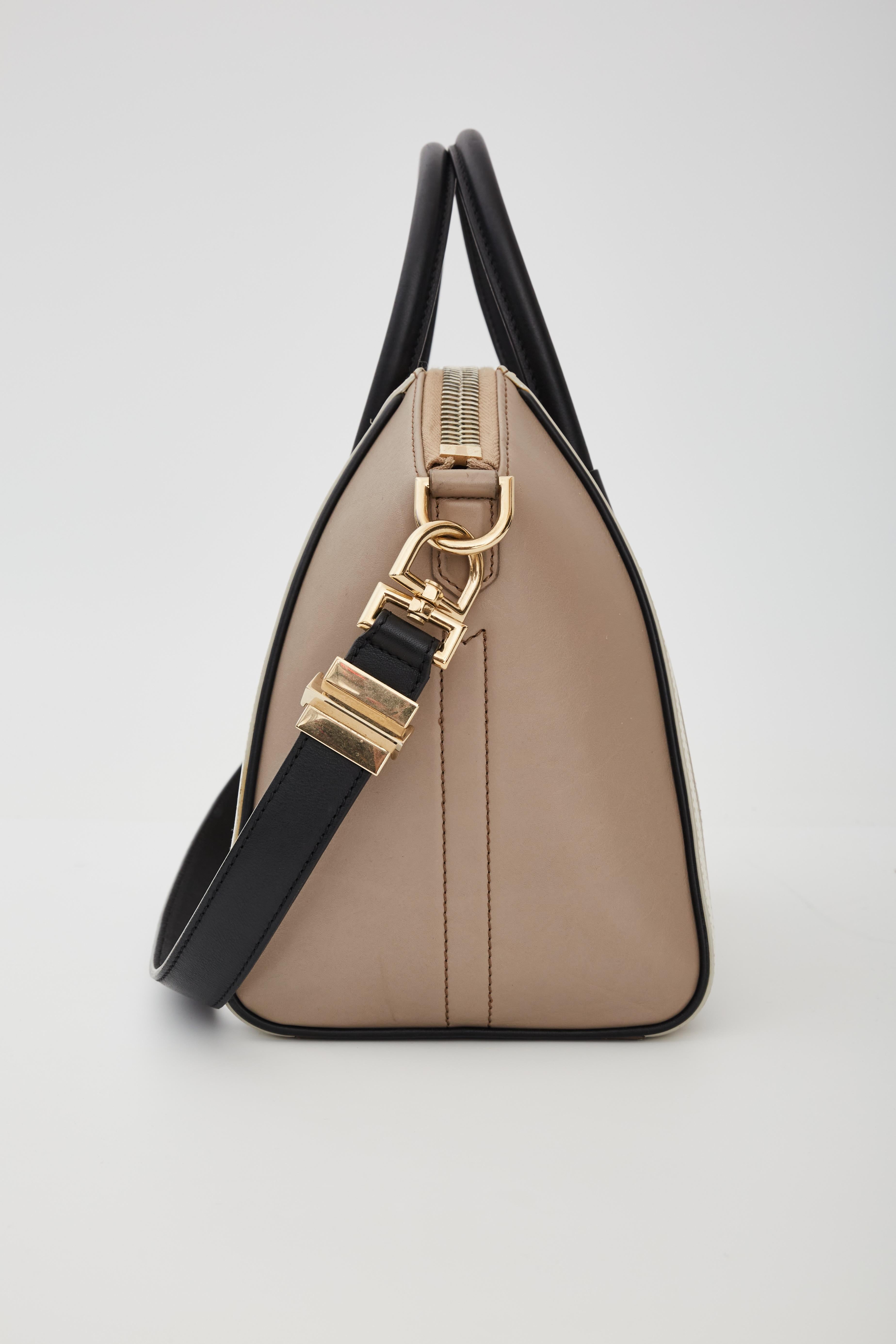 Givenchy Mittelgroße dreifarbige Antigona Beige Schwarz Weiß Handtasche aus Kalbsleder (Braun)