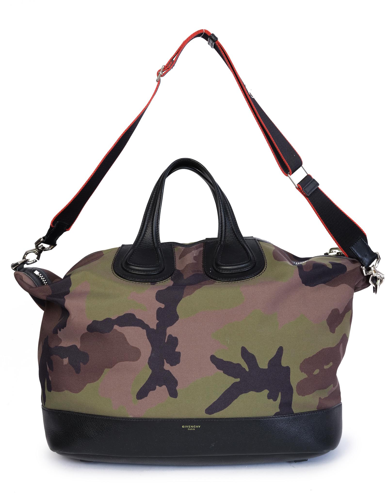 Camo Nightengale Duffle Bag von Givenchy im Zustand „Gut“ im Angebot in Montreal, Quebec