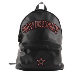 Givenchy Klassischer Rucksack aus Leder mit Patch-Verzierung Groß