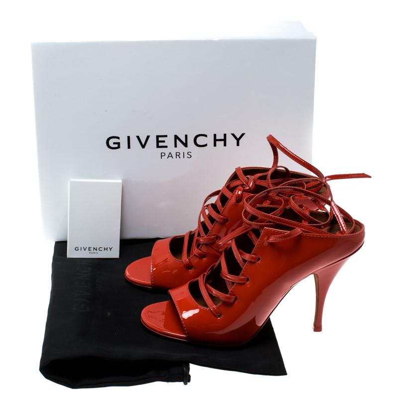 Givenchy Coral Red Patent Leather Lace Up Backless Mule Sandals Size 40 In Excellent Condition In Dubai, Al Qouz 2
