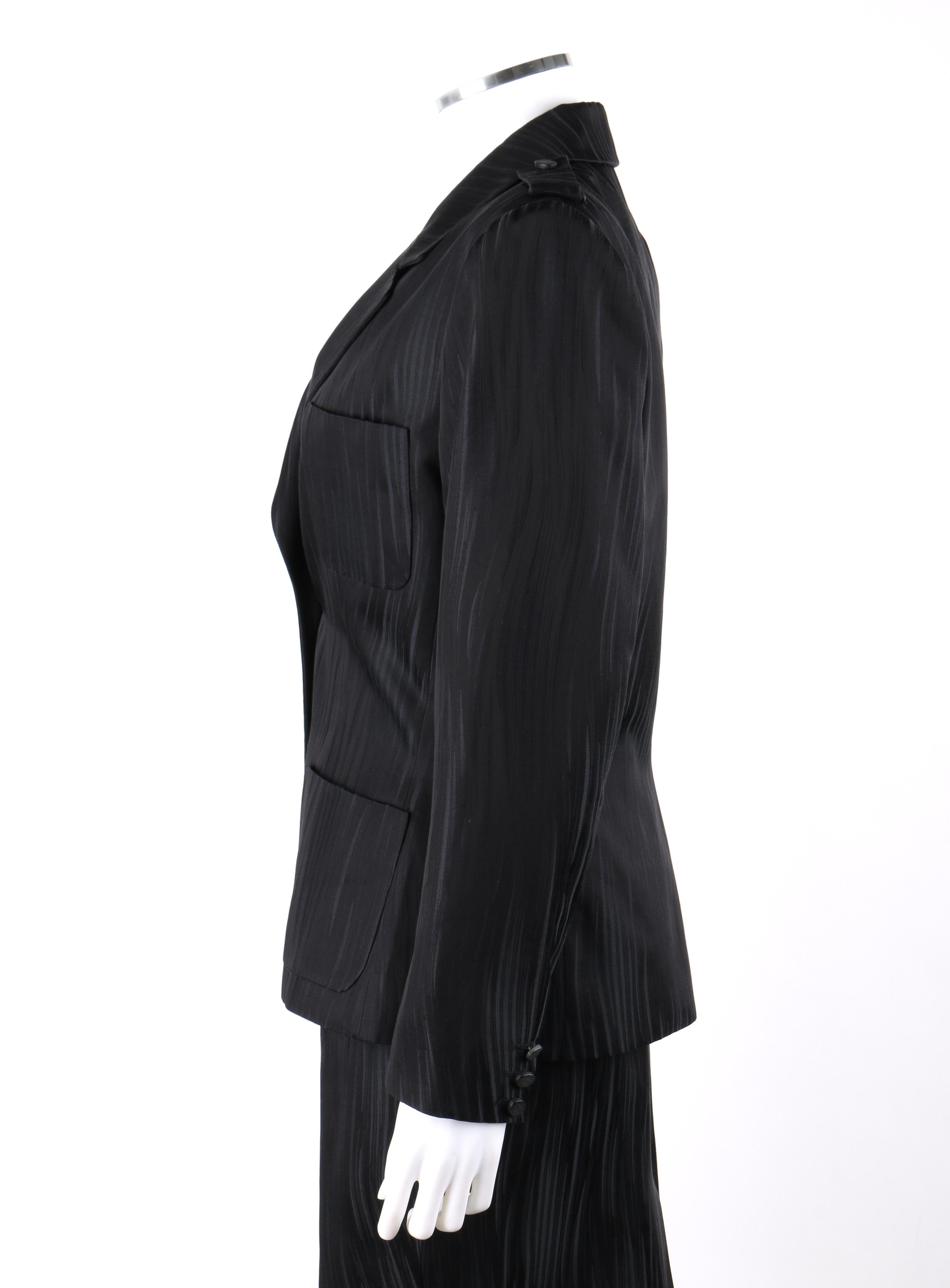 GIVENCHY Couture A/H 1999, ALEXANDER McQUEEN - Tailleur à rayures noires et grises Pour femmes en vente