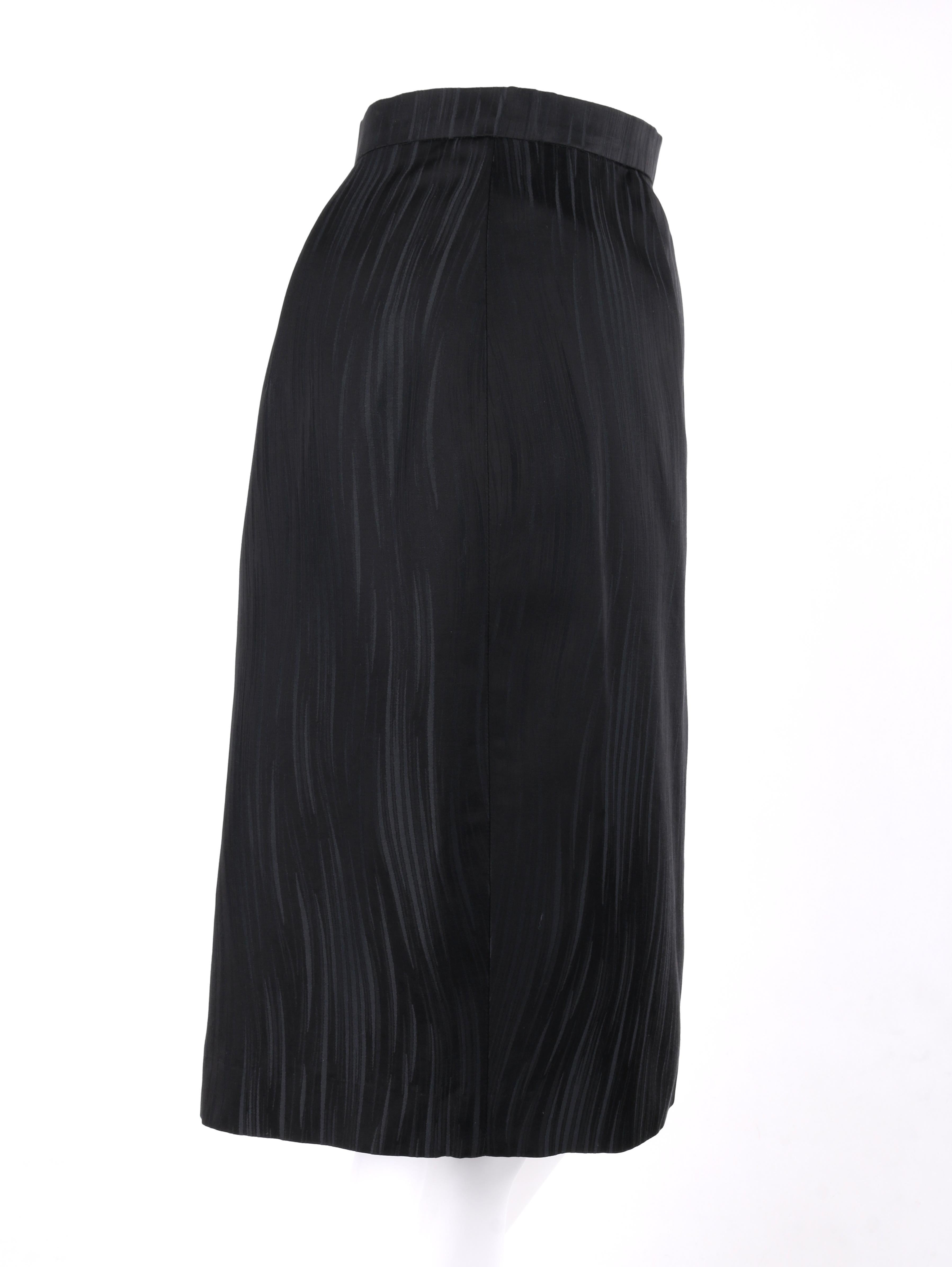 GIVENCHY Couture A/H 1999, ALEXANDER McQUEEN - Tailleur à rayures noires et grises en vente 1