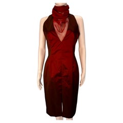 Givenchy Couture par Alexander McQueen, robe col bénitier en mousseline rouge, automne 1998