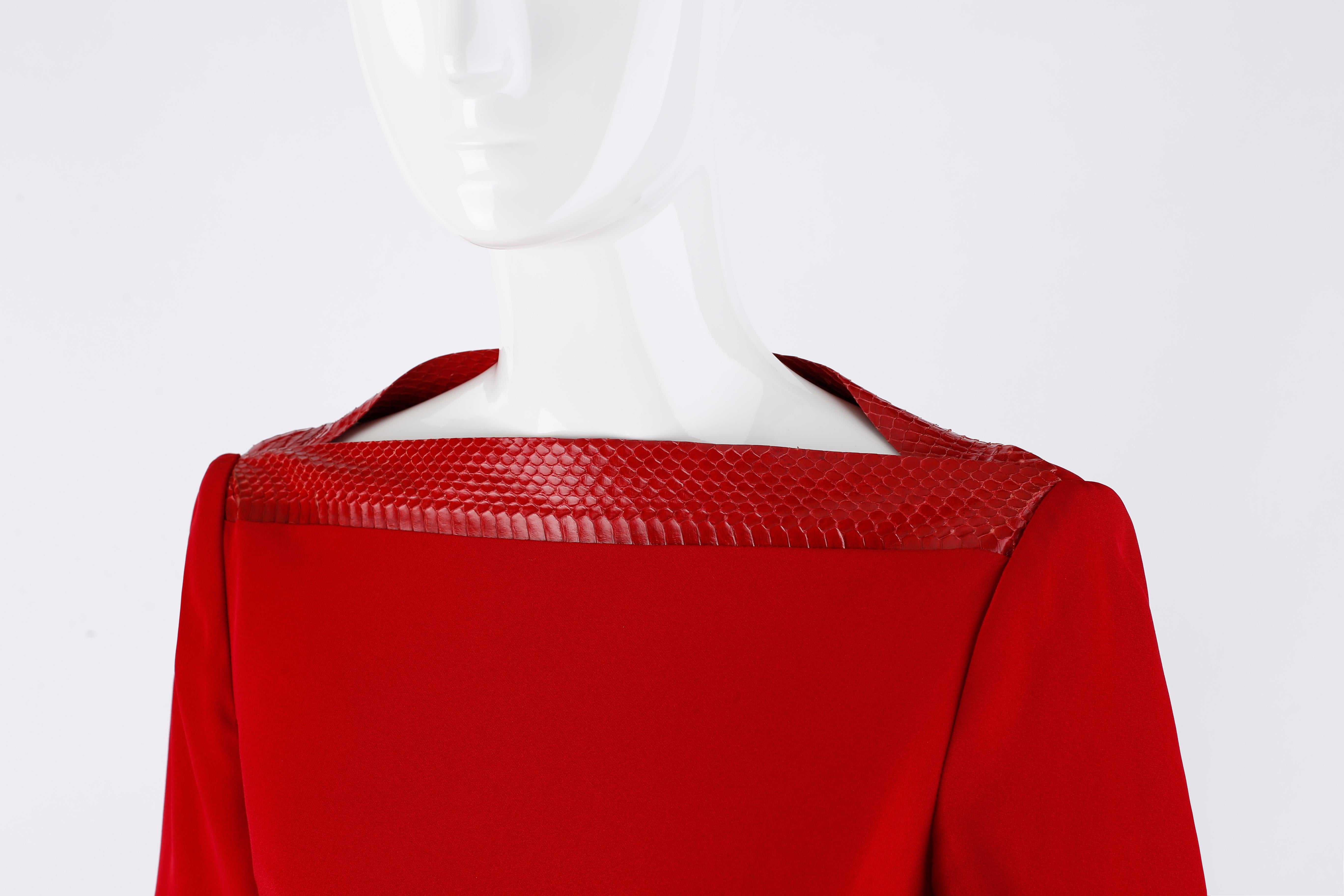Givenchy Couture John Galliano F/W 1996 Vestido rojo con espalda al aire y ribetes de piel de serpiente en venta 6