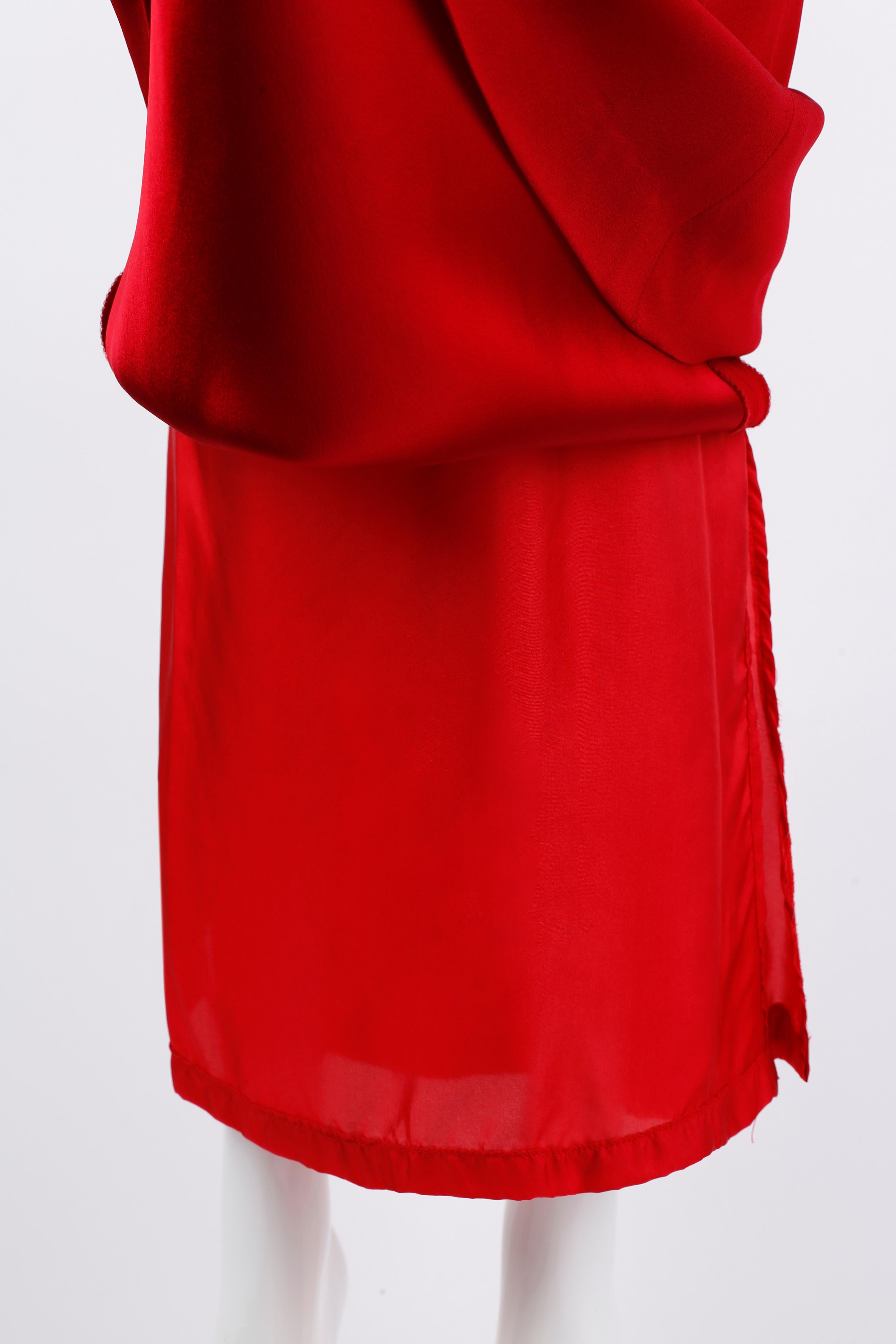 Givenchy Couture John Galliano F/W 1996 Vestido rojo con espalda al aire y ribetes de piel de serpiente en venta 8