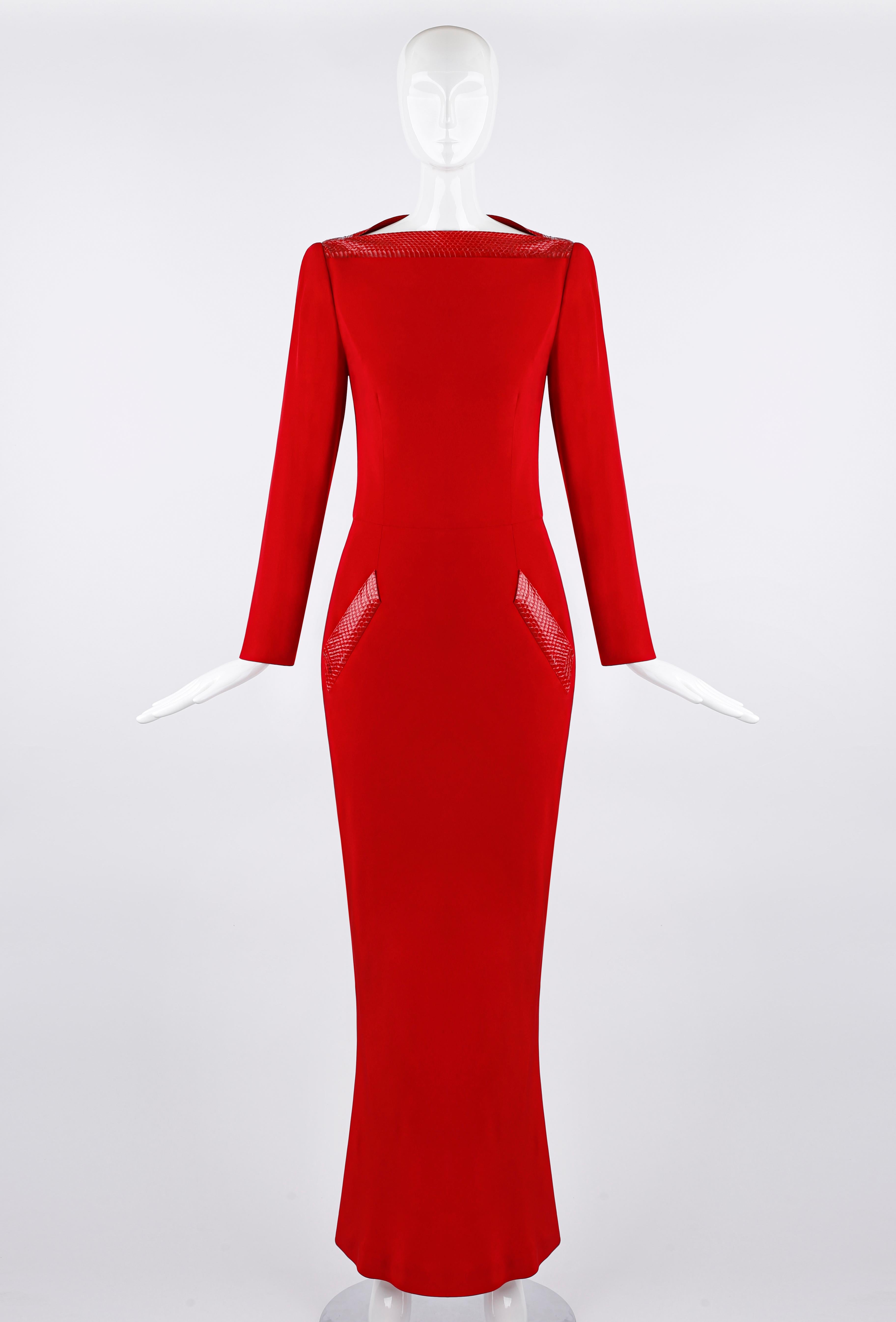 Una pieza rarísima diseñada por John Galliano para la colección Givenchy Couture Otoño-Invierno 1996. El mismo estilo que llevó la supermodelo Shalom Harlow en la pasarela. Documentado en un anuncio de moda de esa temporada. Este vestido demuestra