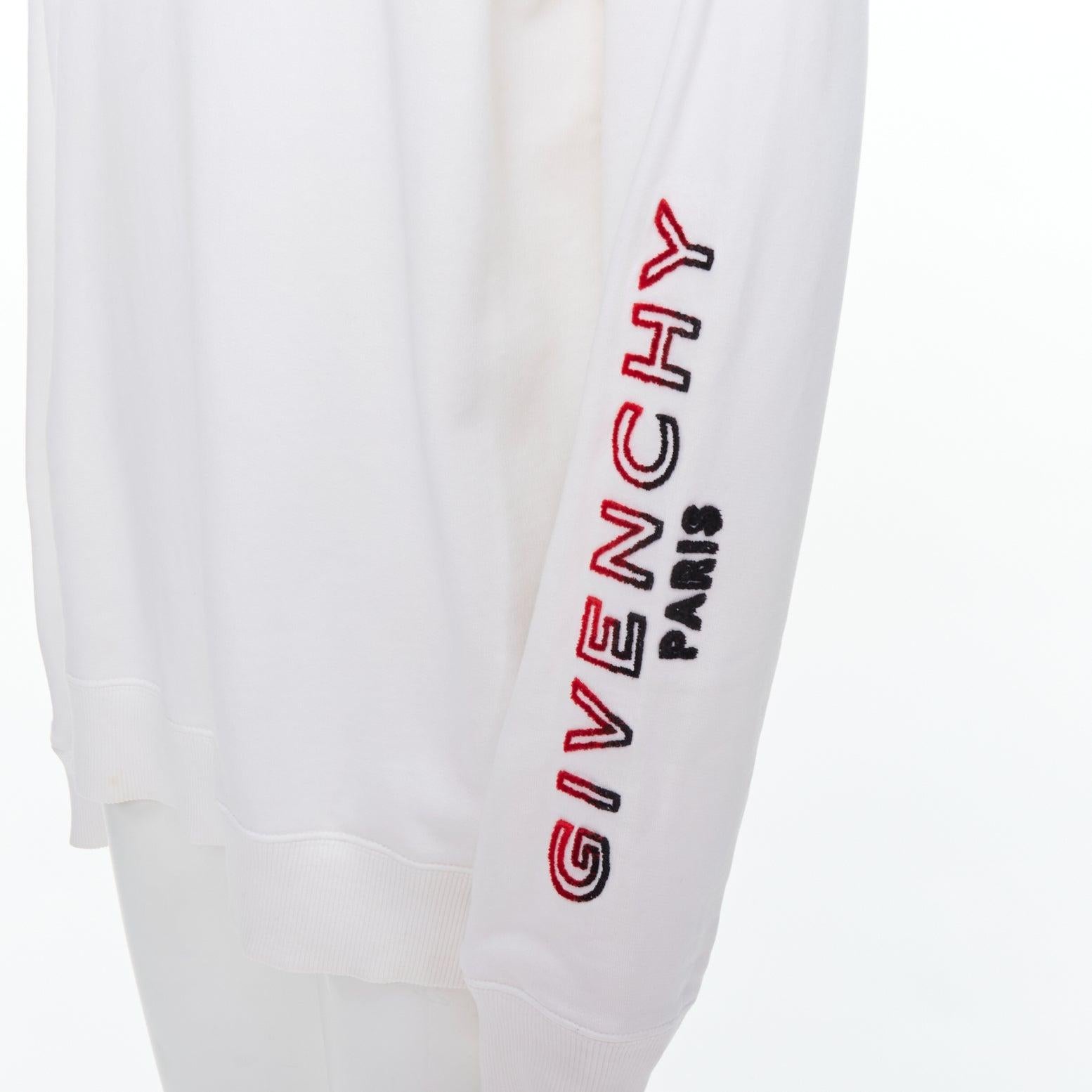 GIVENCHY - Pullover in cotone panna con logo gradiente sulla manica, L.
Riferimento: YIKK/A00125
Marchio: Givenchy
Materiale: Cotone
Colore: Crema, Rosso
Modello: Tinta unita
Chiusura: Pullover
Prodotto in: Portogallo

CONDIZIONE:
Condizioni: