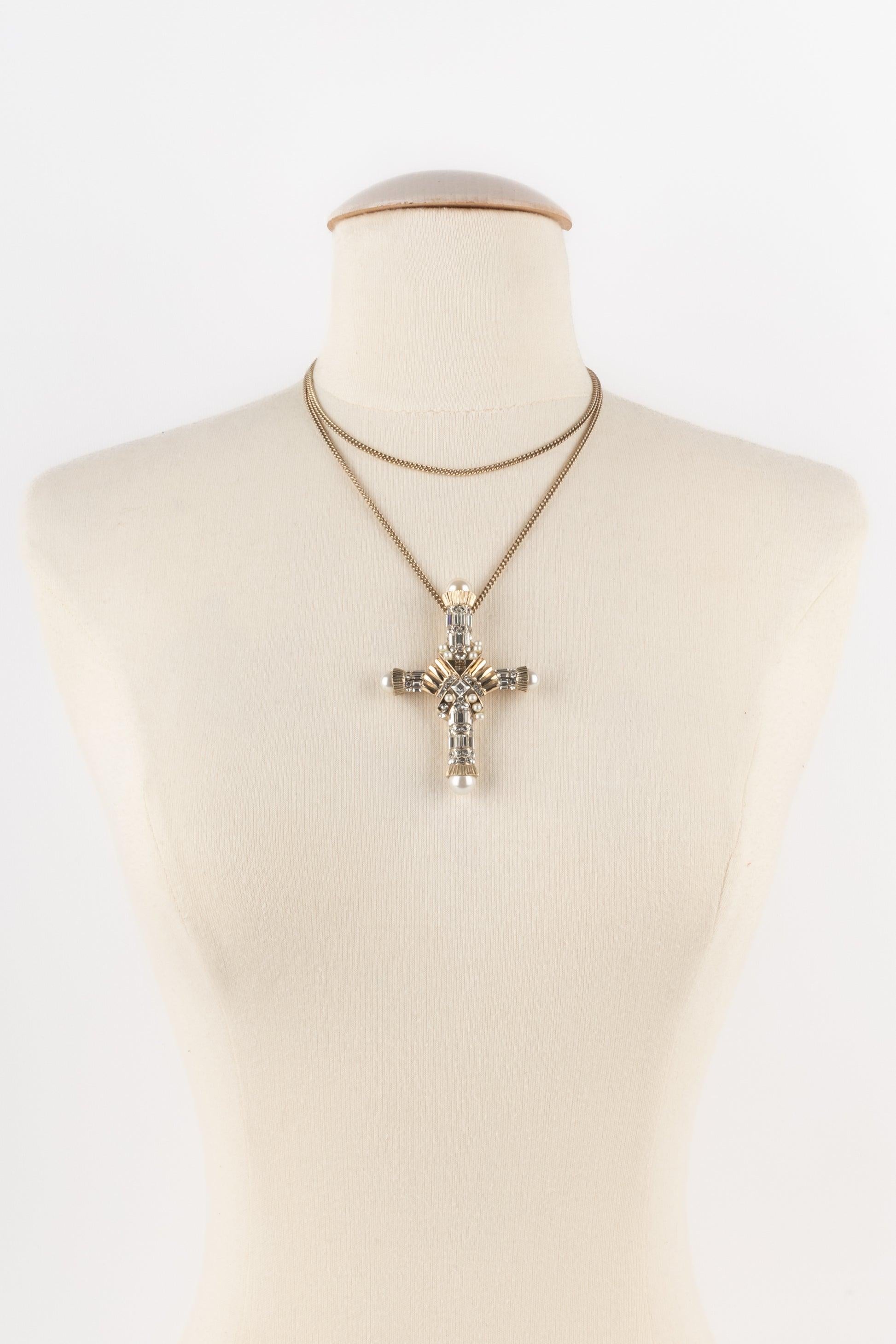 Givenchy Cross Necklace with Cross Pendant In Excellent Condition In SAINT-OUEN-SUR-SEINE, FR