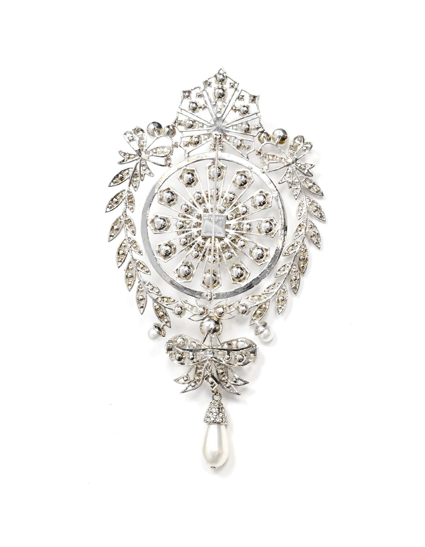 Givenchy Crystal & Faux Pearl XL Brooch
Made In: Italy
Year of Production: 2018-2019
Color: Silvertone, ivory
Materials: Swarovski crystals, faux pearls, metal
Hallmarks: GIVENCHY MADE IN ITALY
Closure/Opening: Stick pin
Overall Condition: Excellent