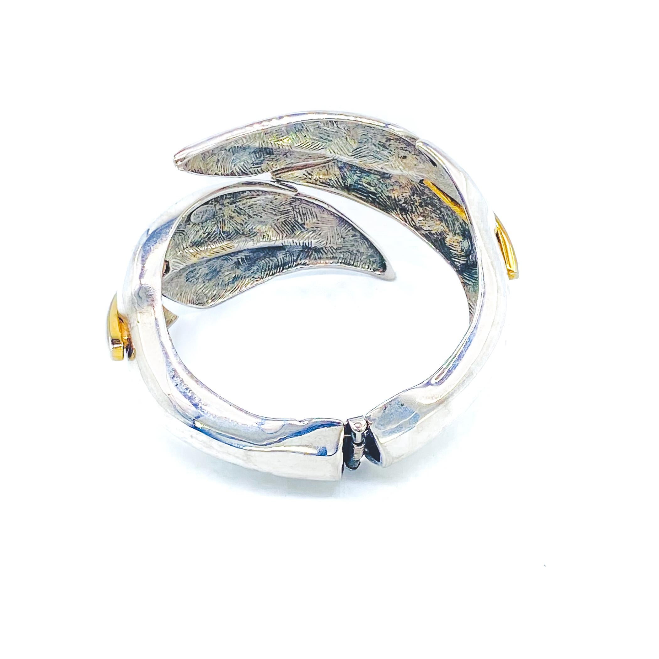 Givenchy Vintage 1980s Bracelet

Timelessly elegant statement cuff from the Givenchy 80s archive

Detail
-Cast from high quality silver and gold plated metal
-Made in France in the 1980s
-Beautiful leaf design hugs the wrist perfectly

Size &