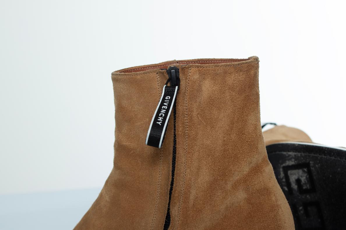 Givenchy, Botas Dallas de ante marrón en venta 4