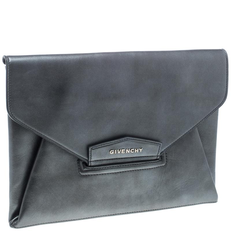 Givenchy Dark Grey Leather Medium Envelope Antigona Clutch In Good Condition In Dubai, Al Qouz 2