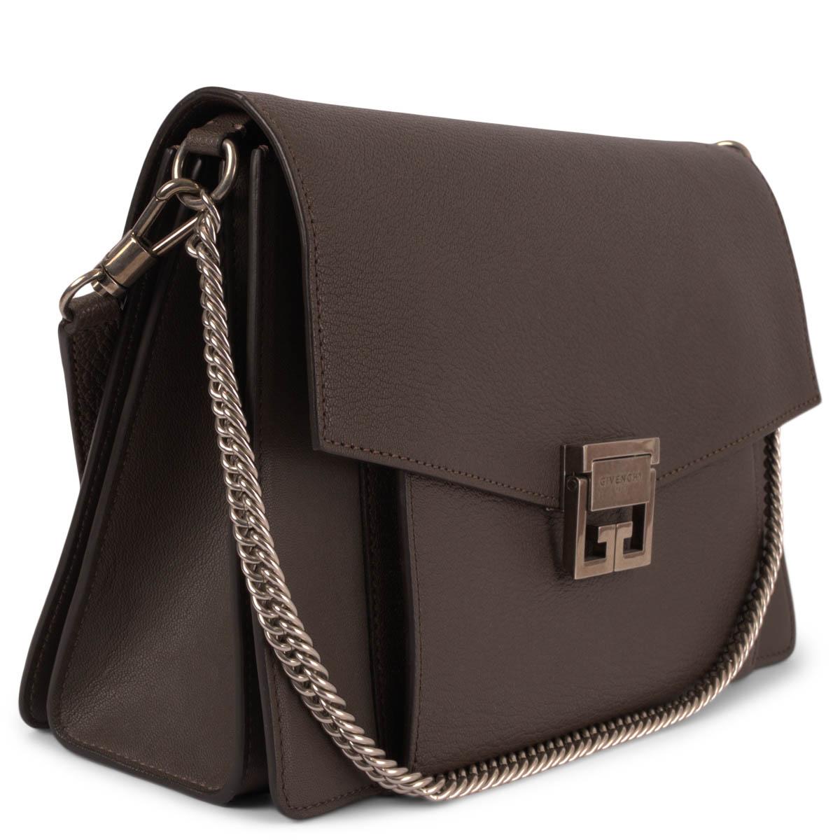 100% authentic Givenchy GV3 Medium shoulder bag in dark taupe grained calfskin with antique silber-tone hardware. The design features a detachable short chain shoulder-strap and a long detachable leather shoulder-strap. The interior is divided in