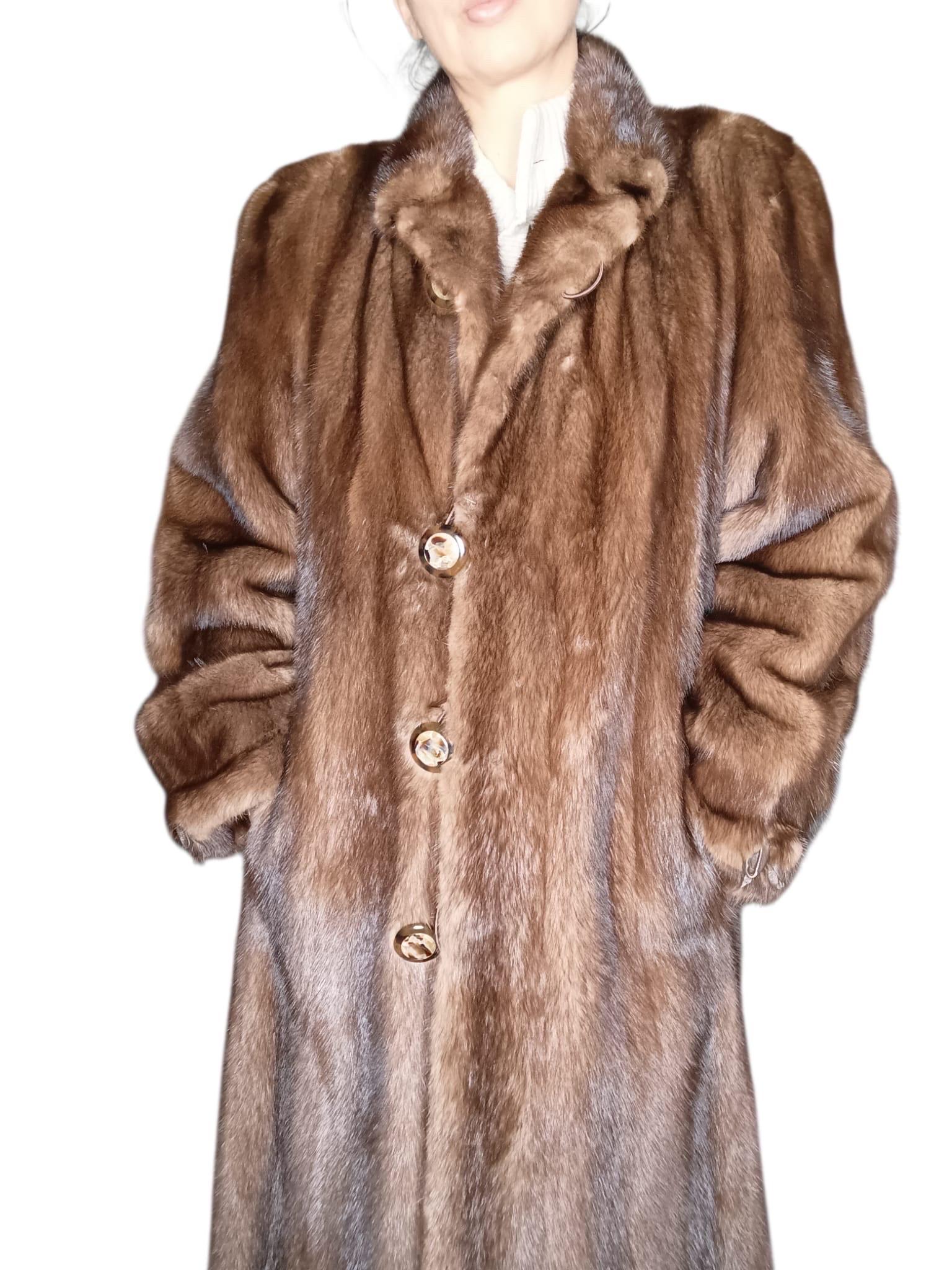 ~Givenchy Demi buff Mink Fur Coat (Size 10 - L) In Excellent Condition For Sale In Montreal, Quebec