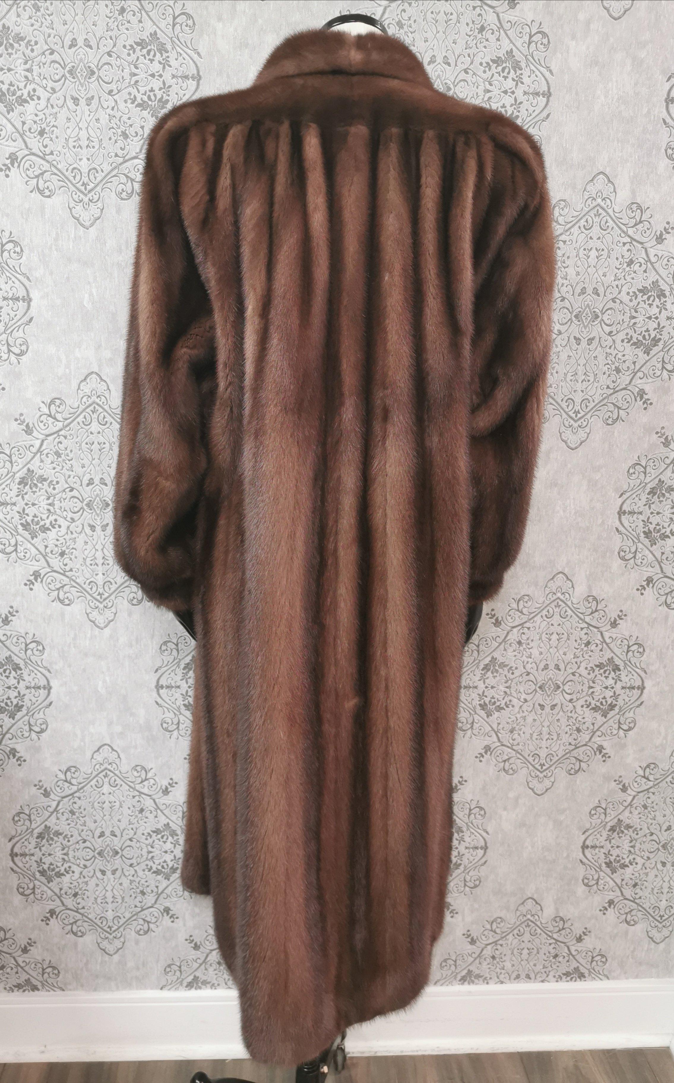 Manteau Givenchy Haute Fourrures Demi Buff en fourrure de vison (taille 12 - M) Excellent état - En vente à Montreal, Quebec