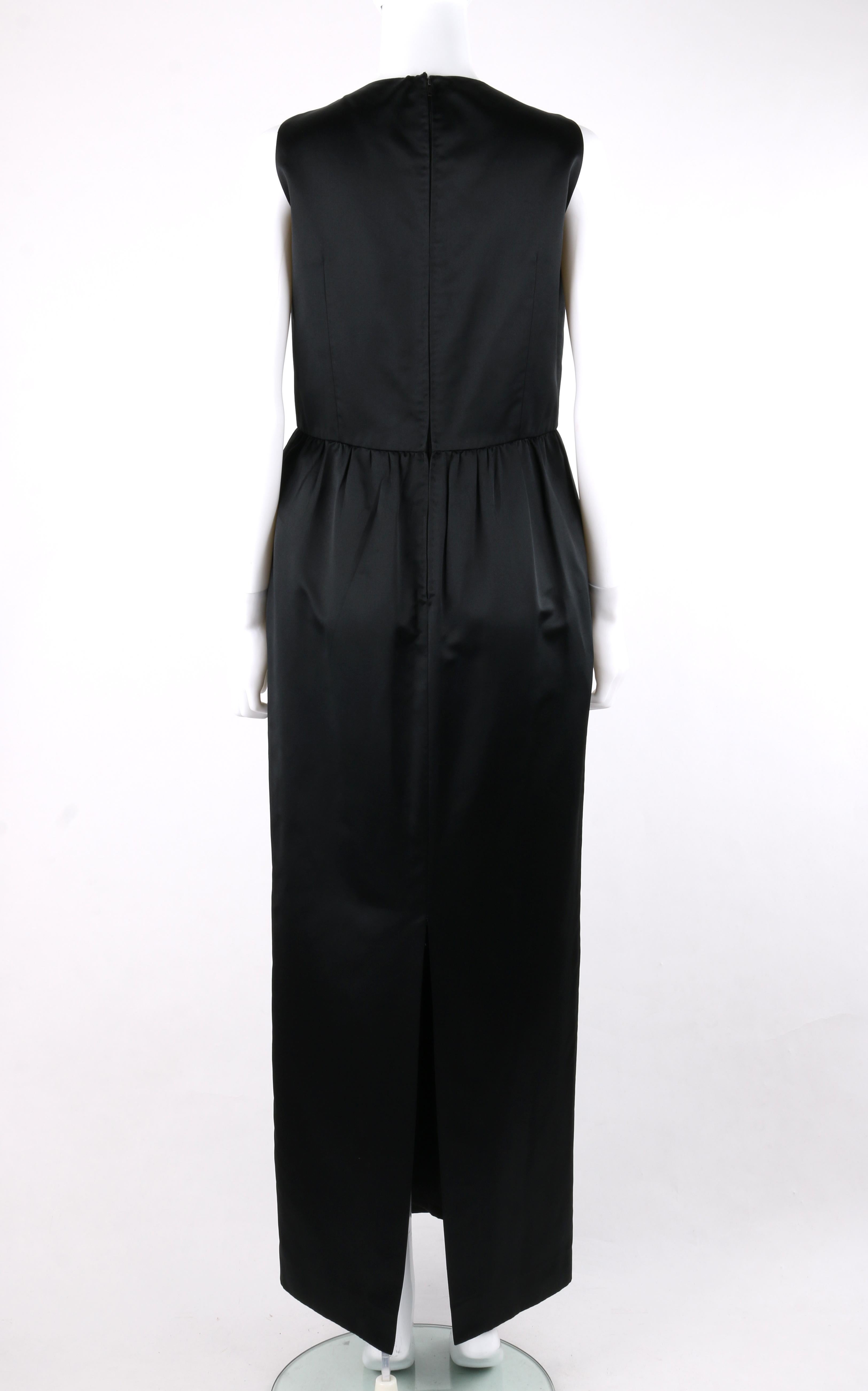 GIVENCHY Robe fourreau maxi de soirée demi couture en satin de soie noir, années 1990 Pour femmes en vente