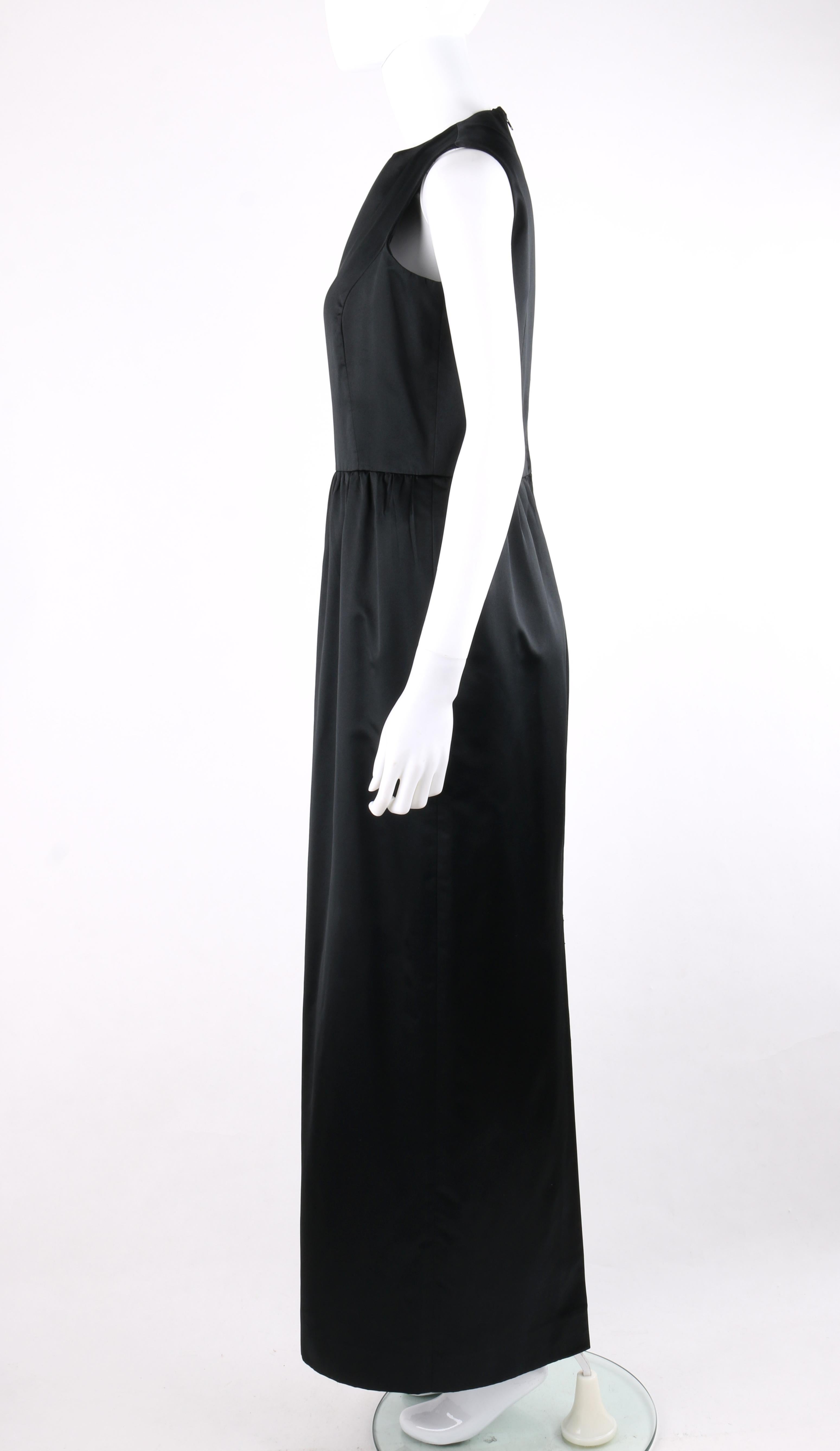 GIVENCHY Robe fourreau maxi de soirée demi couture en satin de soie noir, années 1990 en vente 1