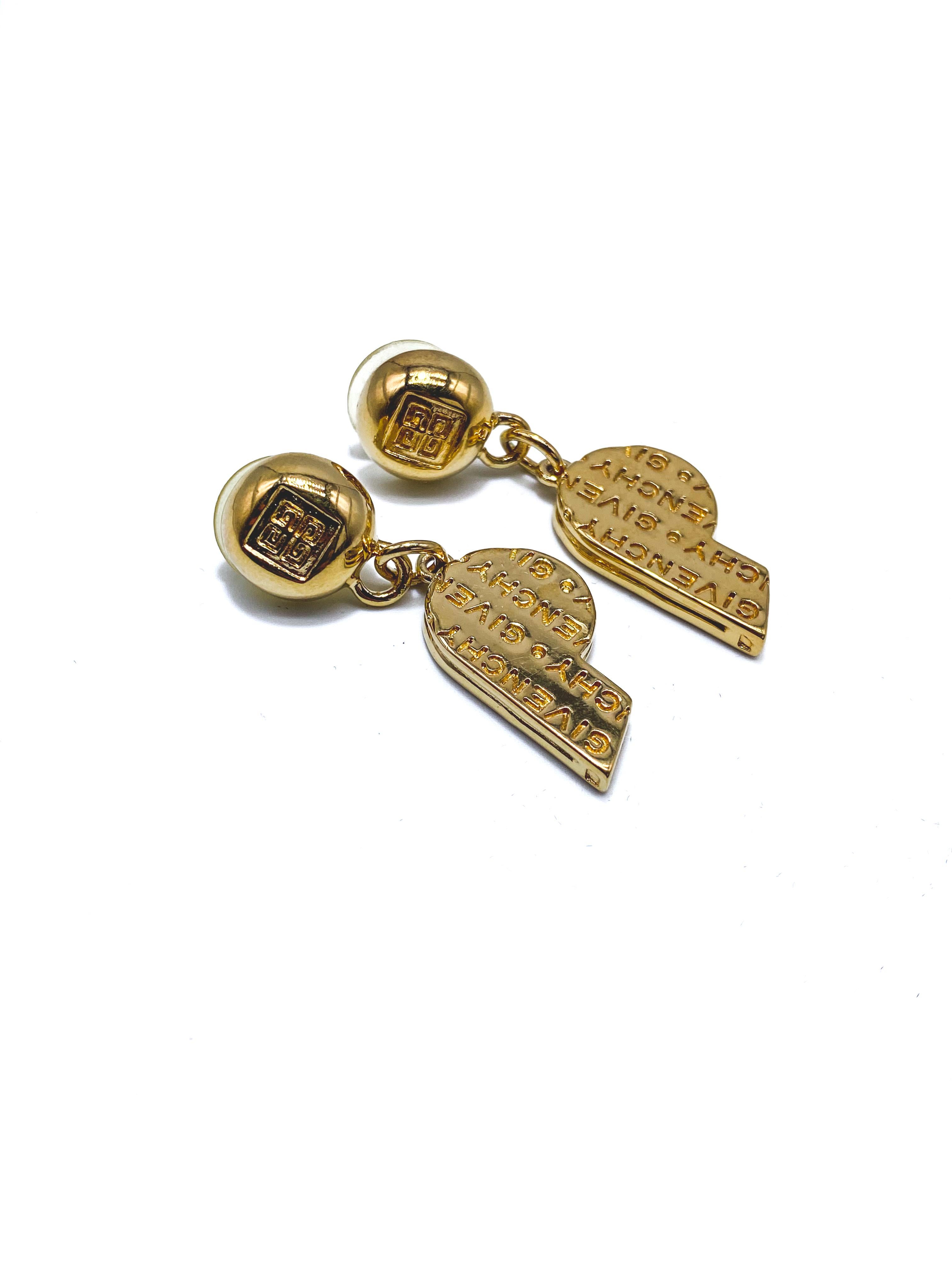 Givenchy 1980s Vintage Whistle Earrings

Super-cool whistle drop earrings from the Givenchy 80s archive.

Detail
-Made in France in the 1980s
-Crafted from gold plated metal
-Embossed with a Givenchy repeat pattern 

Size & Fit
-Drop measures approx