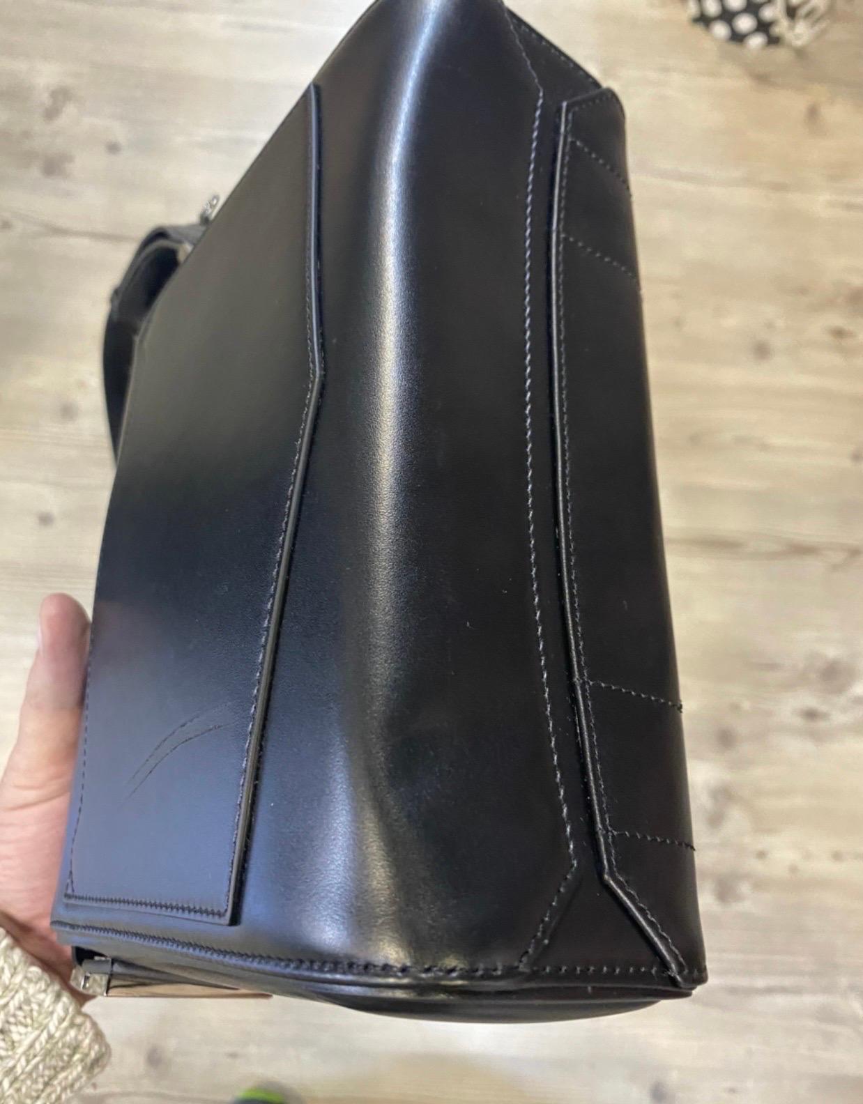 Givenchy Eden Black leather Shoulder Bag For Sale 2