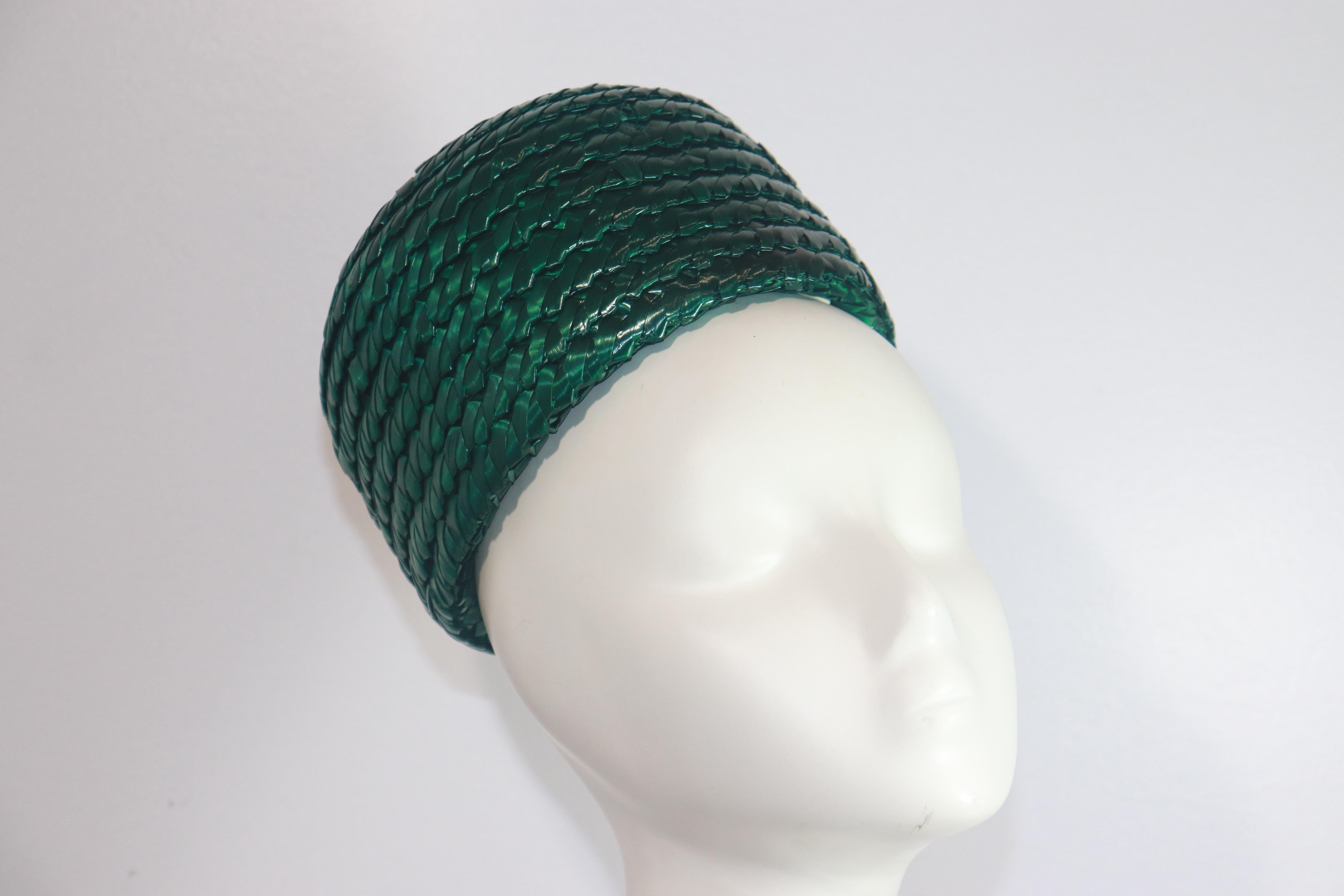 GIVENCHY Emerald Green Fine Raffia Straw Pillbox Hat In Excellent Condition For Sale In Los Angeles, CA