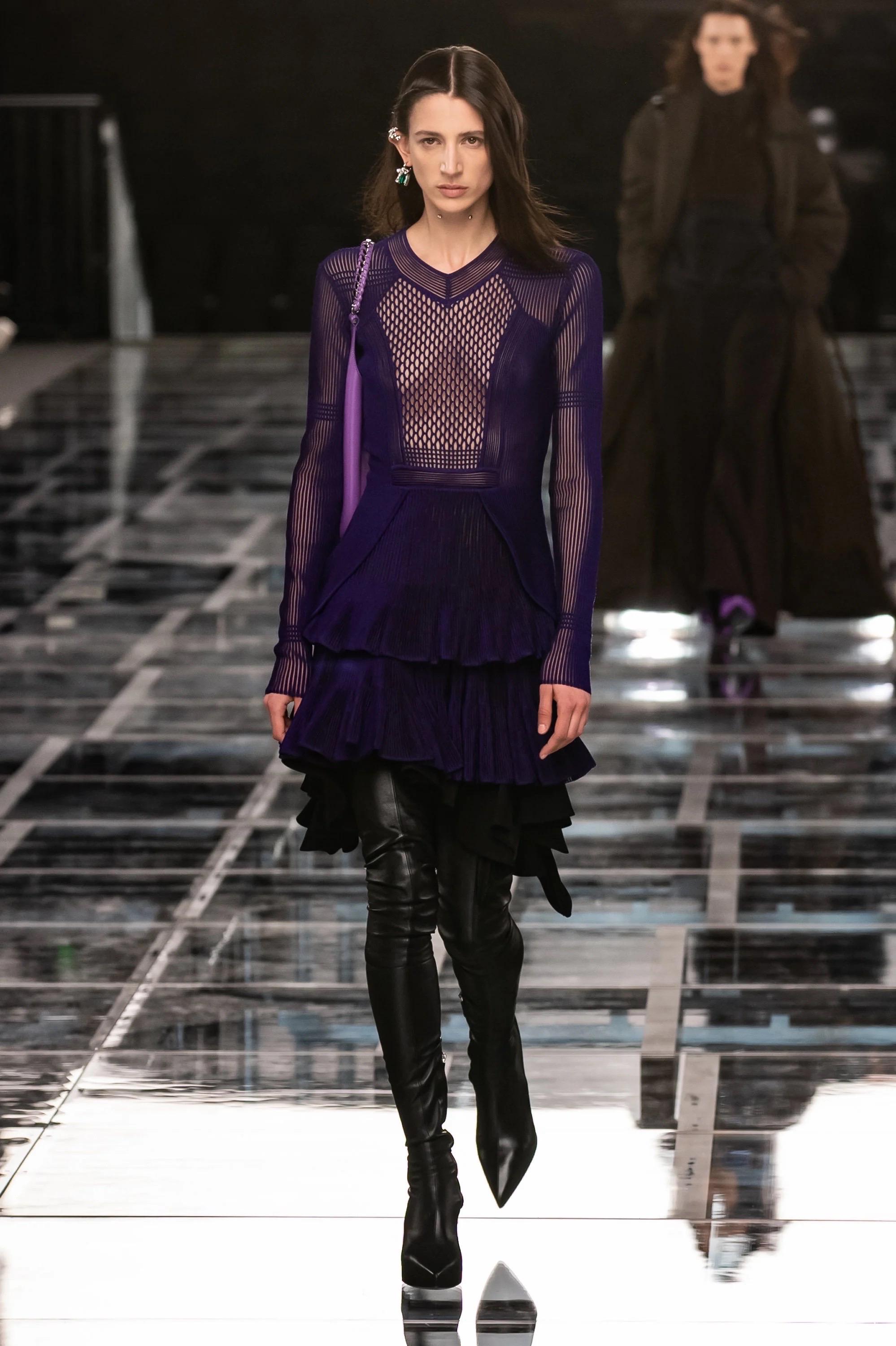 Mini abito a rete viola da passerella Givenchy Autunno/Inverno 2022 Taglia Small in vendita 2