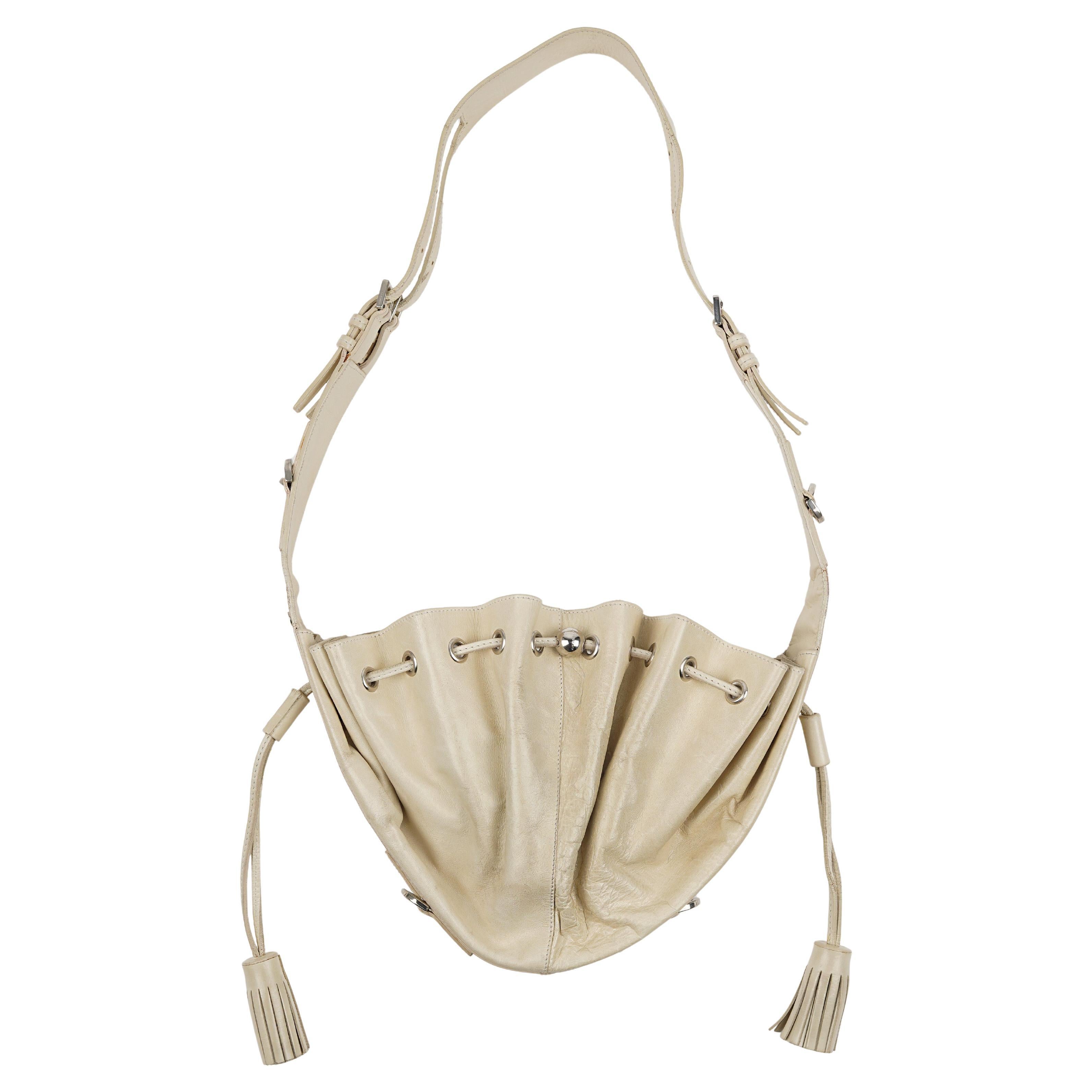 Givenchy FW 2002 Sac citrouille en cuir crème par Julien Macdonald en vente 1