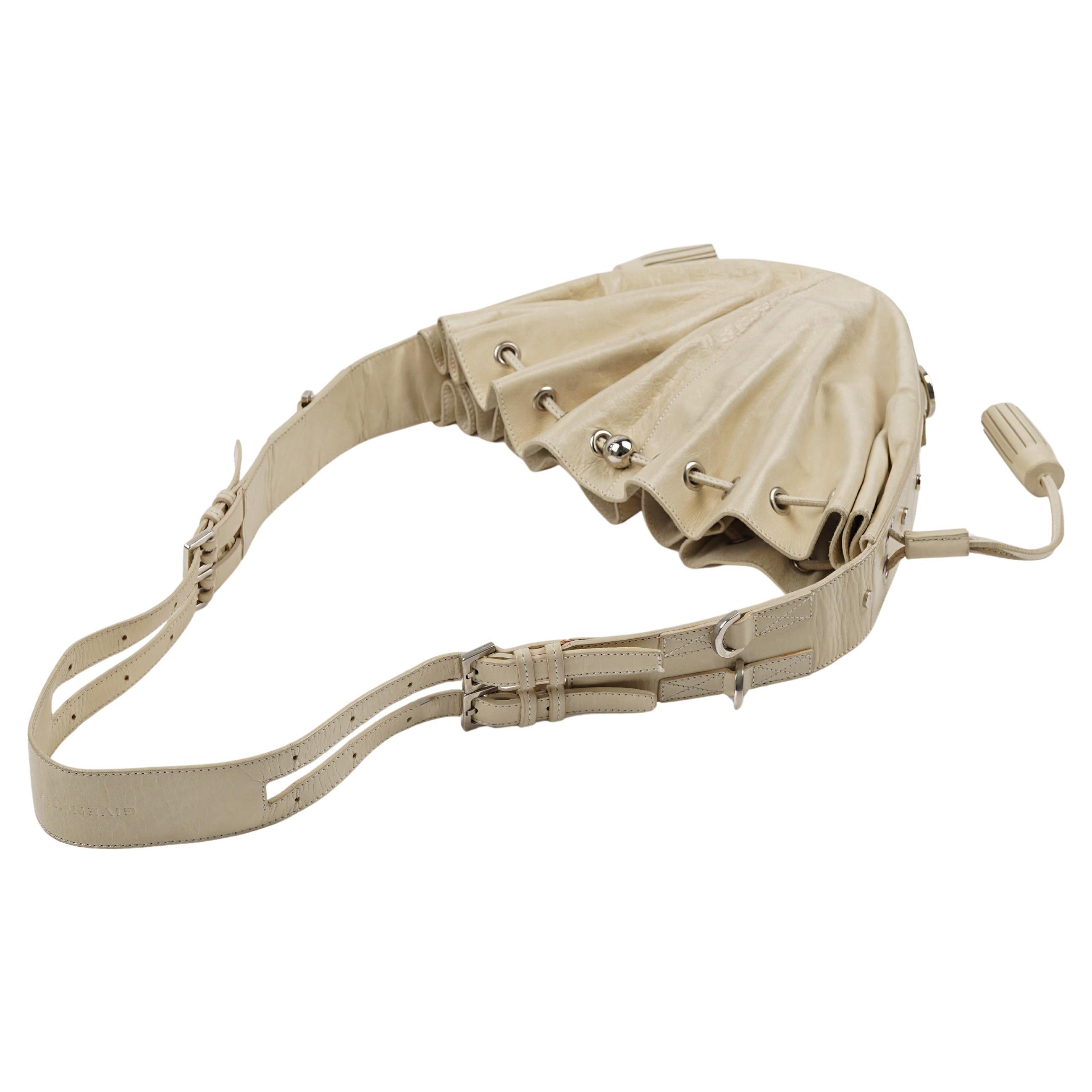 Givenchy FW 2002 Sac citrouille en cuir crème par Julien Macdonald en vente 2