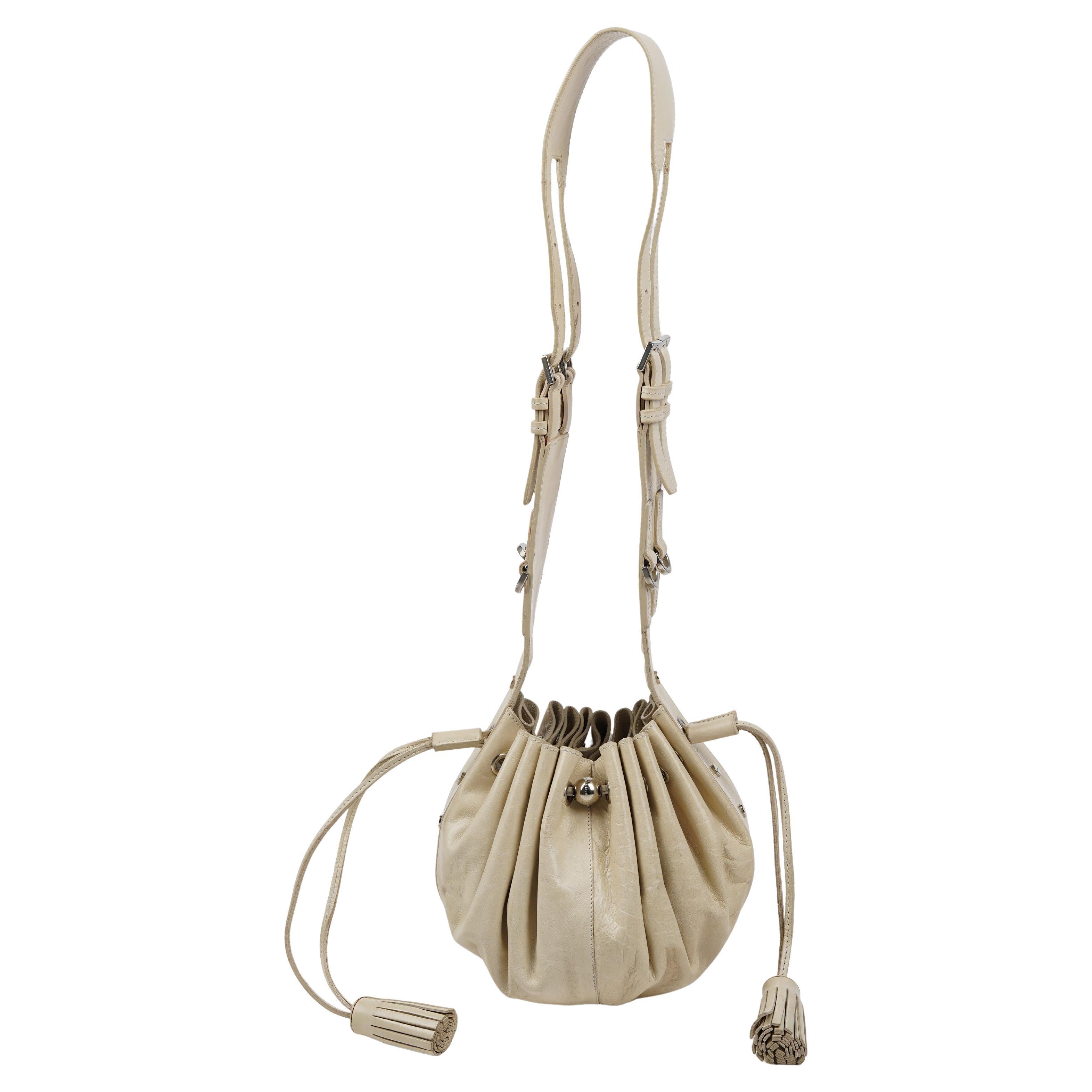 Givenchy FW 2002 Sac citrouille en cuir crème par Julien Macdonald en vente
