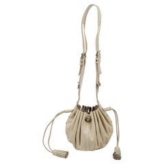 Borsa Givenchy FW 2002 in pelle color crema di Julien Macdonald