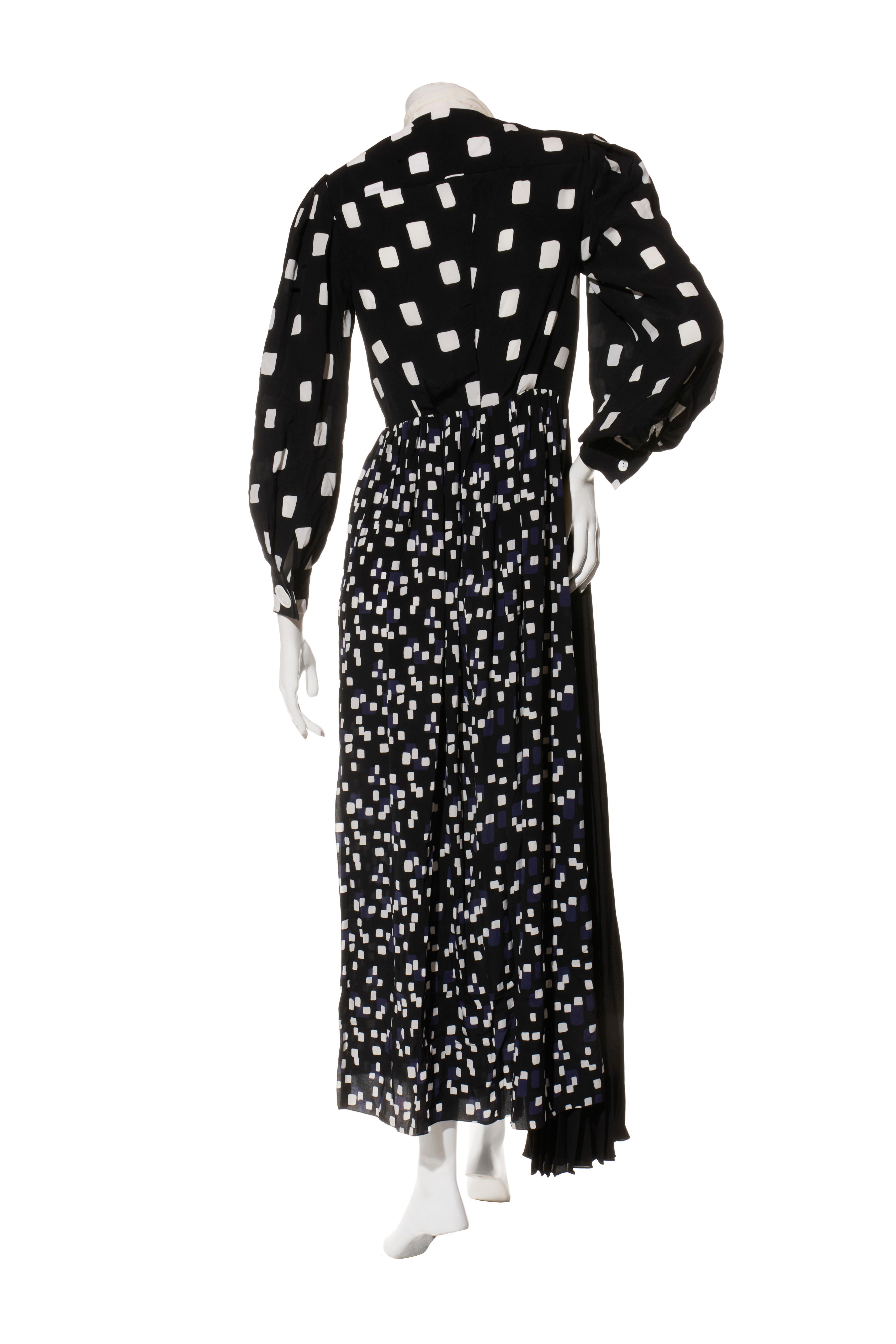 Donna Givenchy FW20 - Vestito in seta bianco e nero con volant asimmetrico FR 36 in vendita