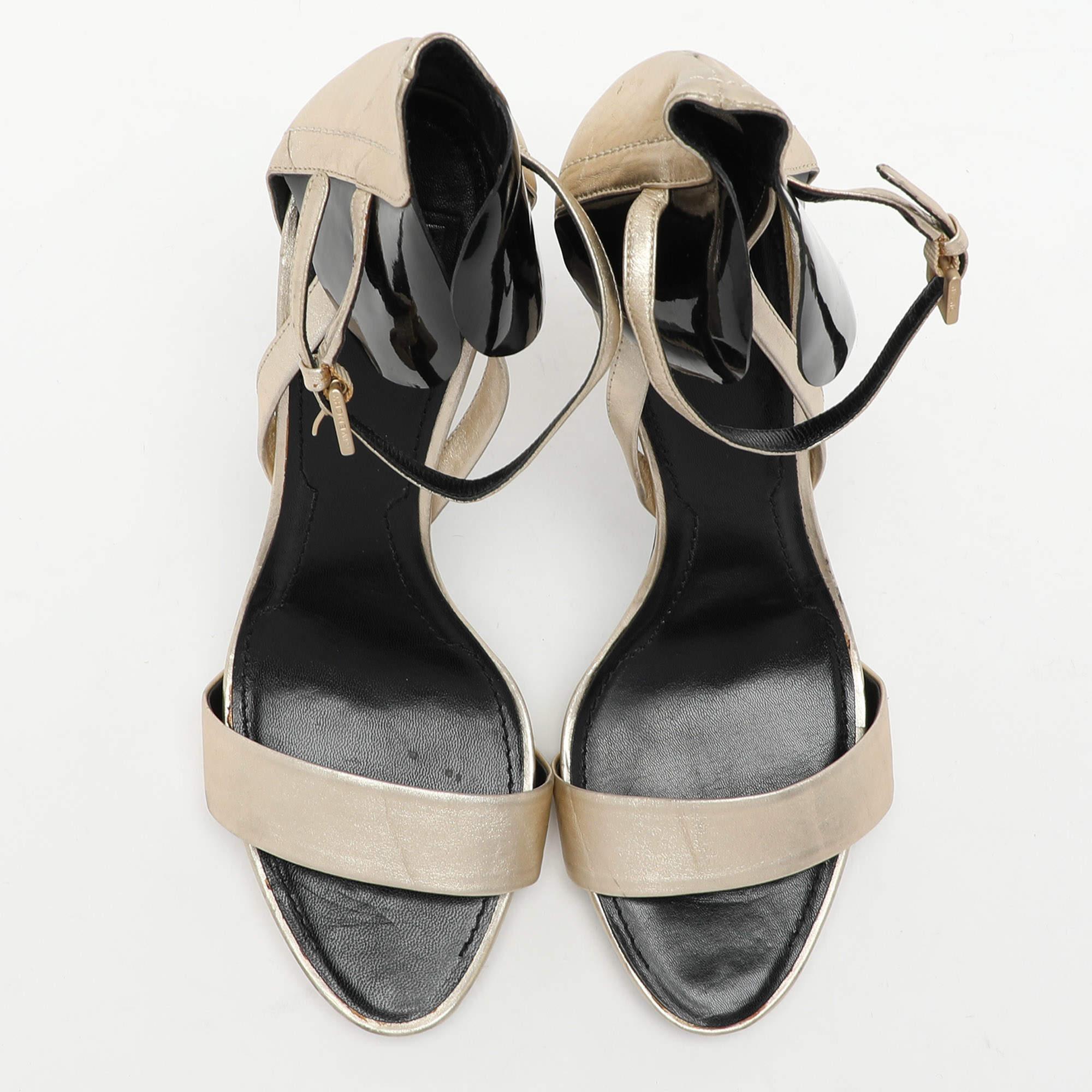 Beige Givenchy Gold/Black Leather Ankle Strap Sandals Size 40 For Sale