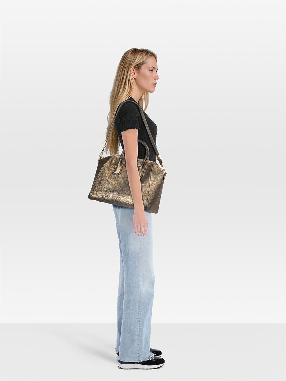 CONDITION is Very good. Minimal wear to the bag is evident. Fading to the gold finishing on the front, back. both sides, base, handles and shoulder strap on this used Givenchy designer resale item. This bag comes in the original dust bag.
 
 
 
