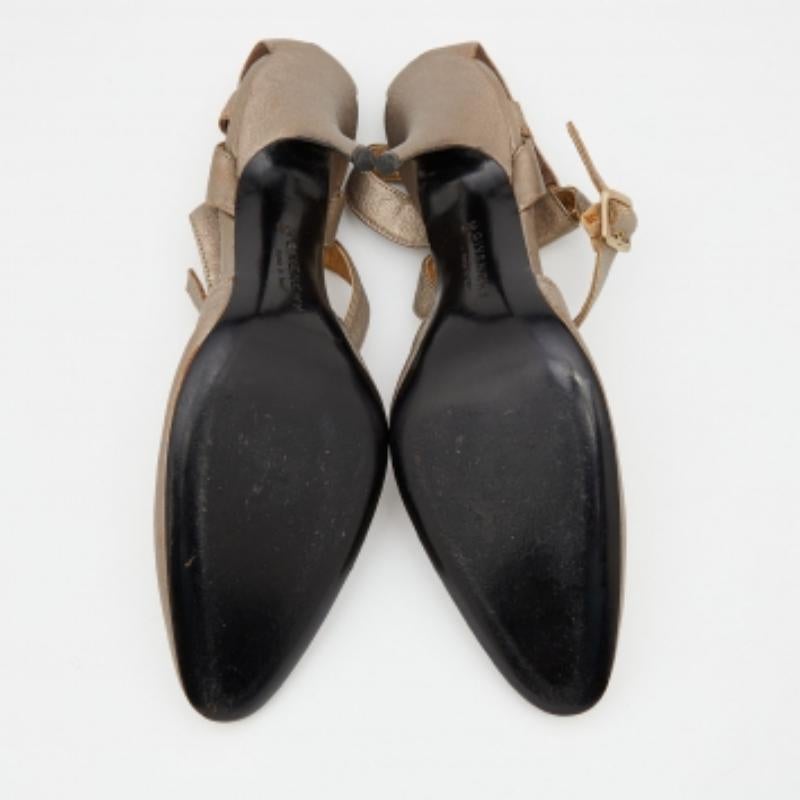 Givenchy Gold Leather Ankle Strap Pumps Size 38 In Good Condition For Sale In Dubai, Al Qouz 2