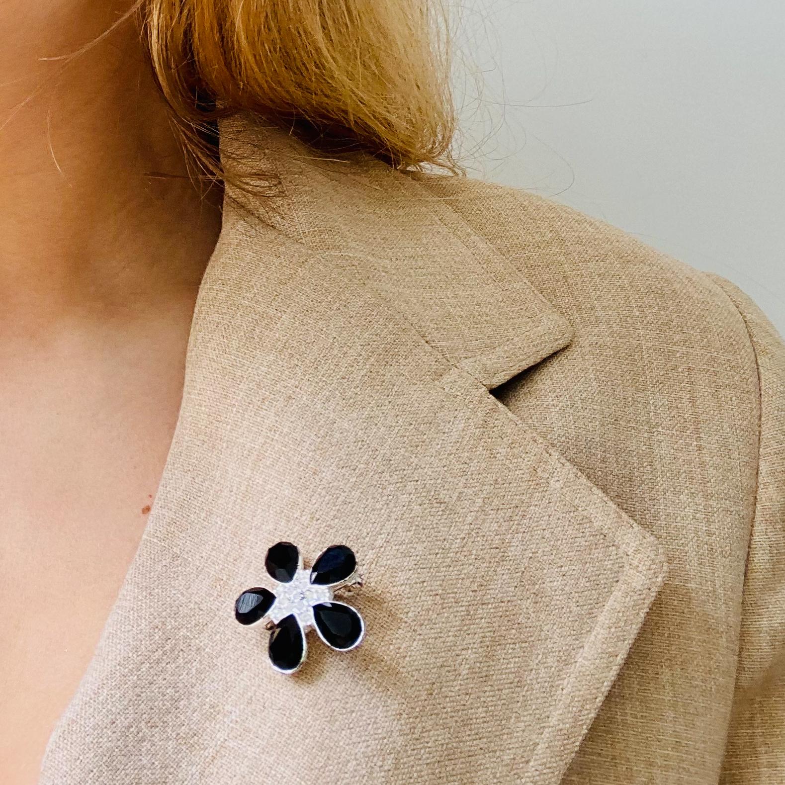 Givenchy Vintage 1980s Brooch
Beautifully delicate floral brooch from the iconic House of Hubert de Givenchy
This cute little brooch will brighten up your favourite coats and jackets

Detail
-Made in the 1980s
-Crafted from gold plated metal
-Smoky
