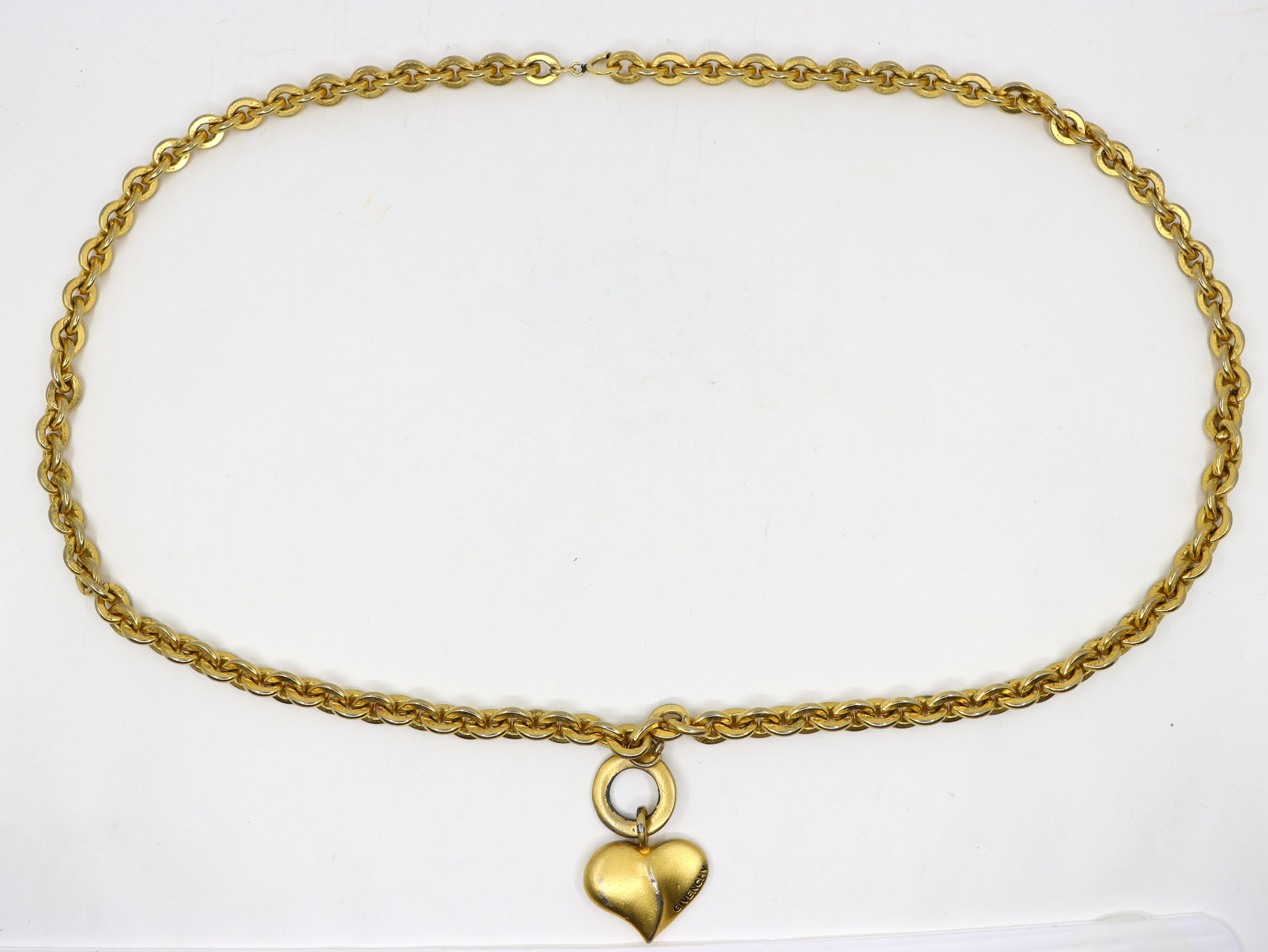 Givenchy Collana/cintura con ciondolo a forma di cuore in tonalità oro In condizioni buone in vendita a Flushing, NY