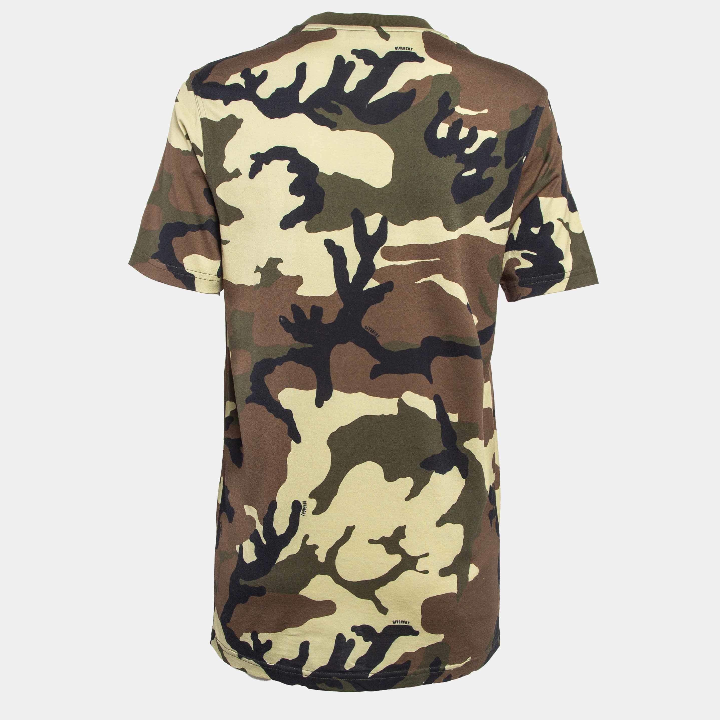 A perfect combination of comfort luxury and style this Sandro x Hot t shirt is a must have piece Made from quality materials the creation can be styled with denim pants and sneakers for a cool look.
