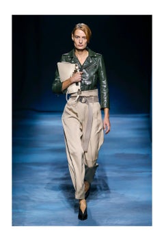 Chaqueta motera de piel recortada verde 2019 de Givenchy