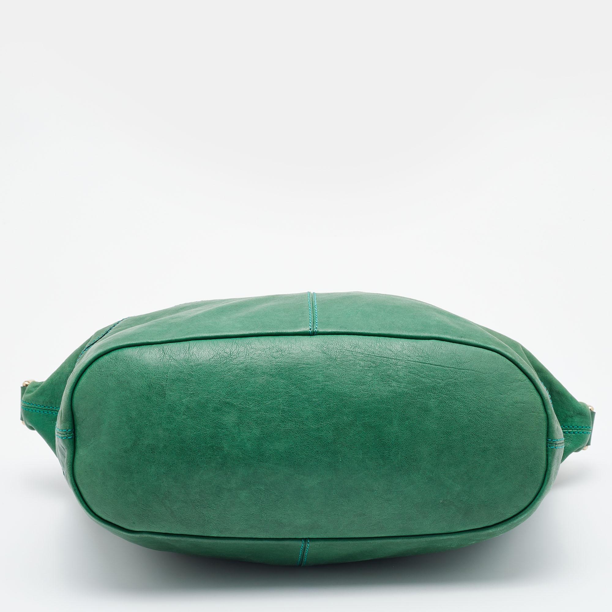 Givenchy Green Leather Medium Nightingale Satchel In Fair Condition In Dubai, Al Qouz 2