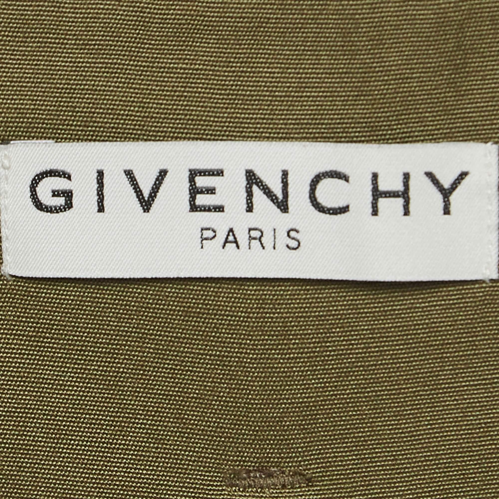 Step into sophistication with Givenchy trousers. Meticulously tailored from the finest materials, these trousers exemplify impeccable craftsmanship, offering timeless style and the utmost comfort for your everyday elegance.

