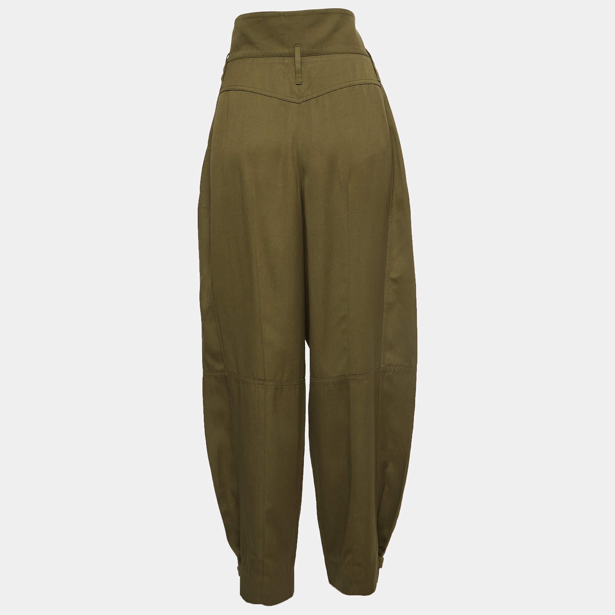 Givenchy Green Pleated Crepe High-Waisted Tapered Military Trousers L In Excellent Condition For Sale In Dubai, Al Qouz 2