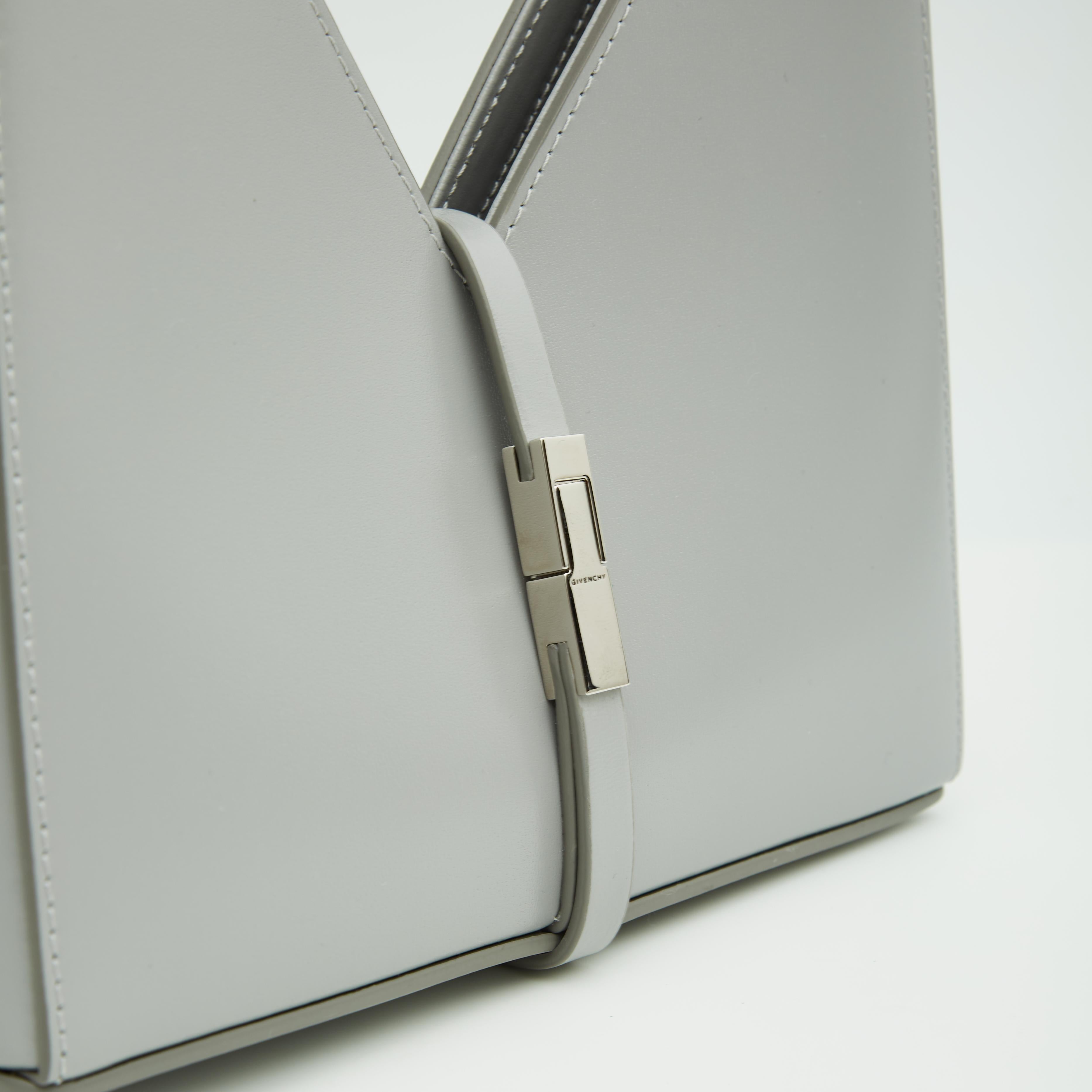 da uomo o donna Givenchy Borsa a spalla Mini Cut-Out in pelle di agnello grigia