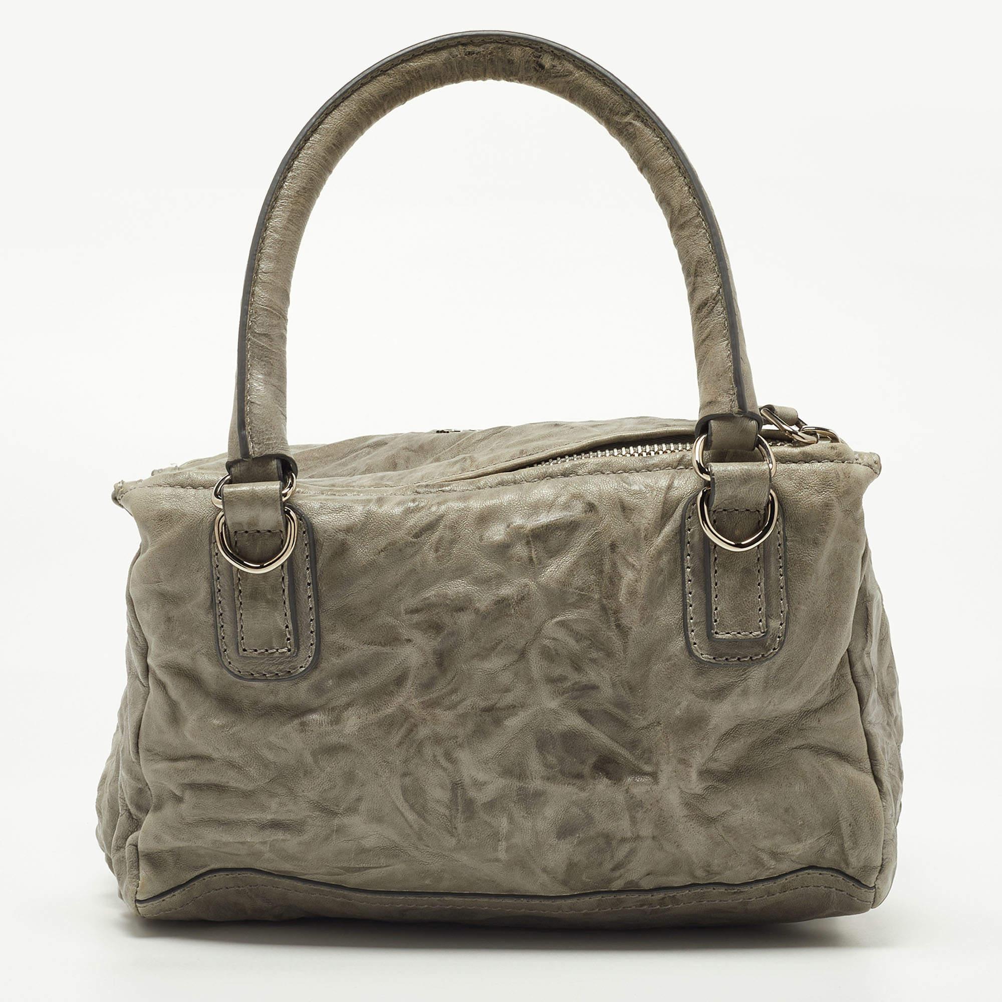 Givenchy - Sac Pandora moyen à poignée supérieure en cuir gris Pour femmes en vente