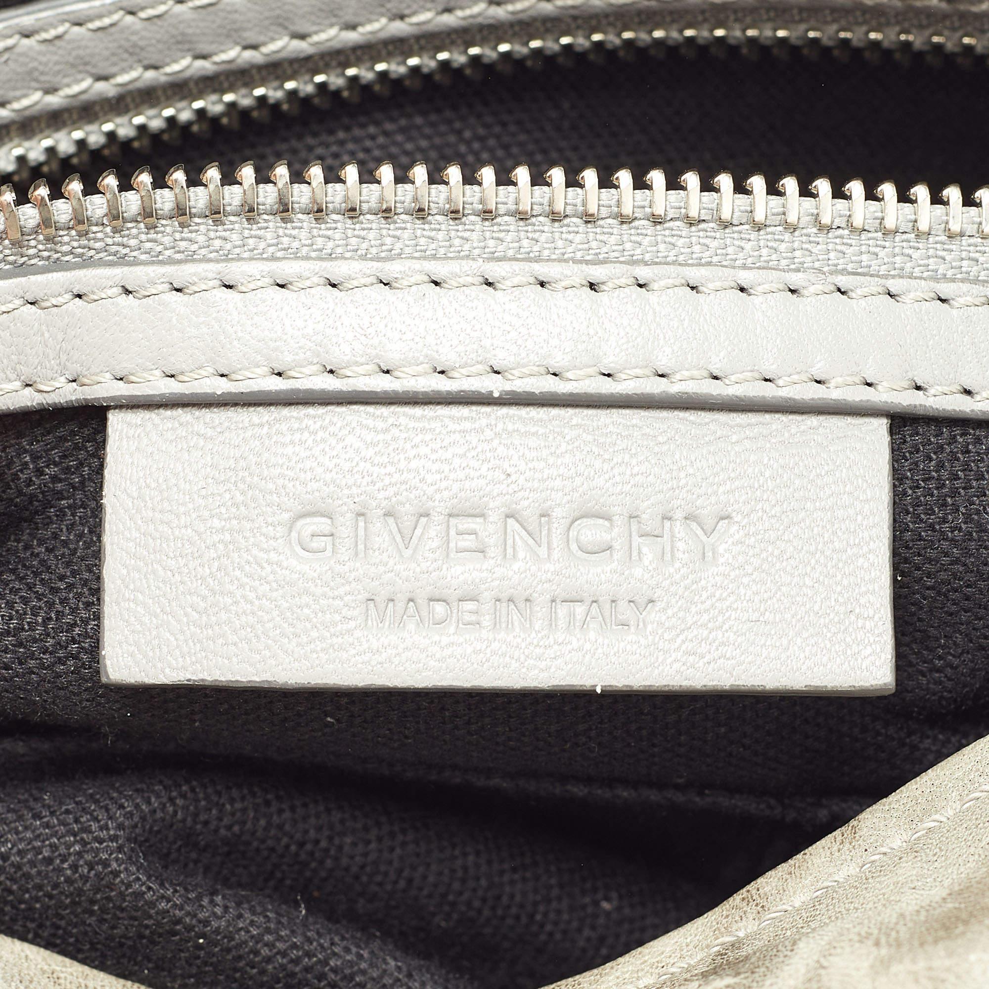 Givenchy - Sac Pandora moyen à poignée supérieure en cuir gris en vente 3