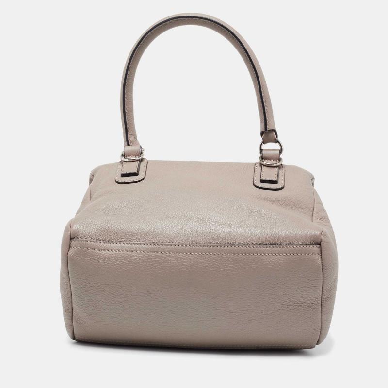 Givenchy's Pandora bag has a distinct look and timeless style. Crafted from leather, the Pandora bag features dual top zippers and a single handle. The insides are fabric-lined and the bag is complete with the brand logo at the front, silver-tone