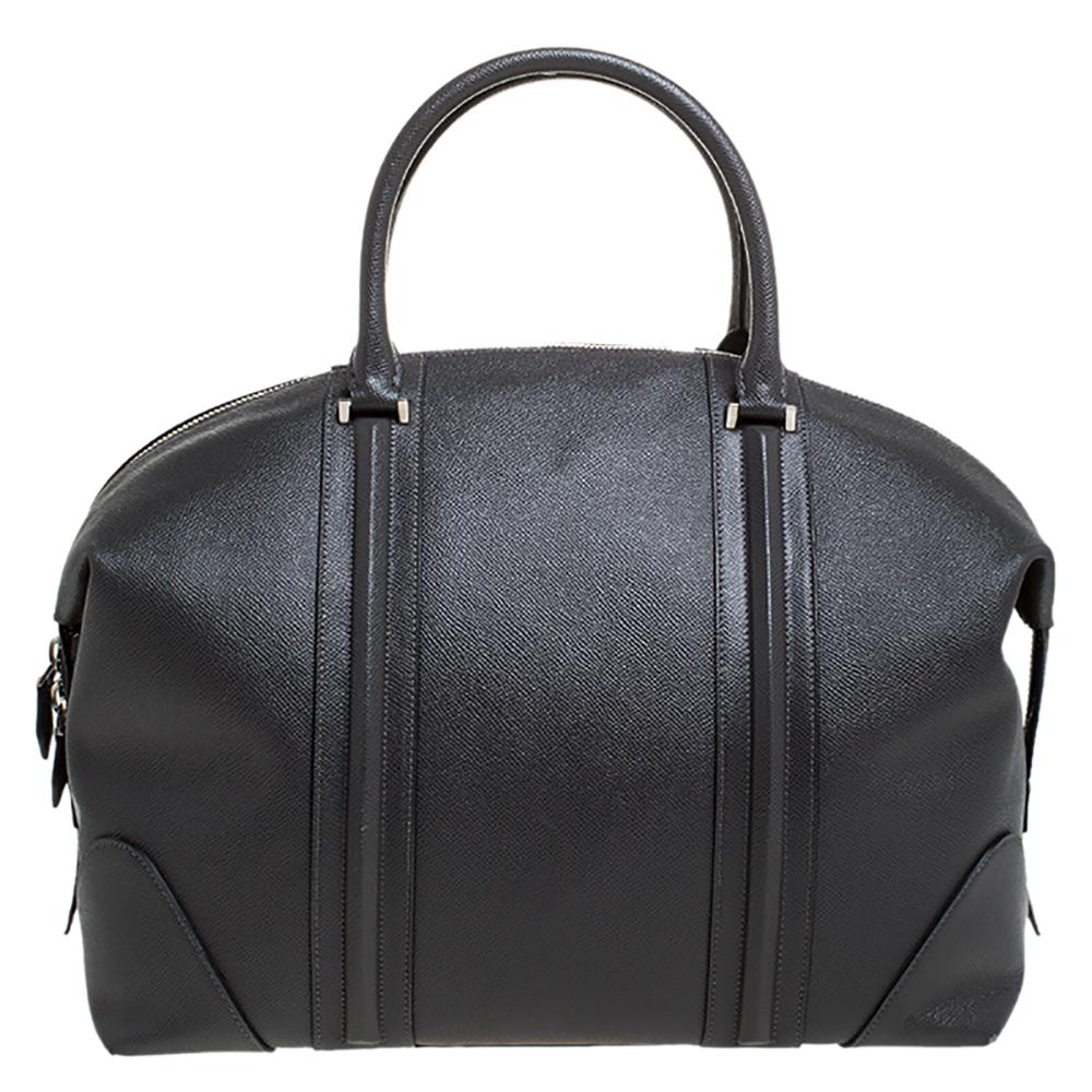 Featuring a stunning body, this Weekender bag from Givenchy is a must-have. it has been crafted in Italy and made with smooth grey leather. It is a great buy for your weekend getaways. It has a sturdy built with a spacious fabric-lined interior that